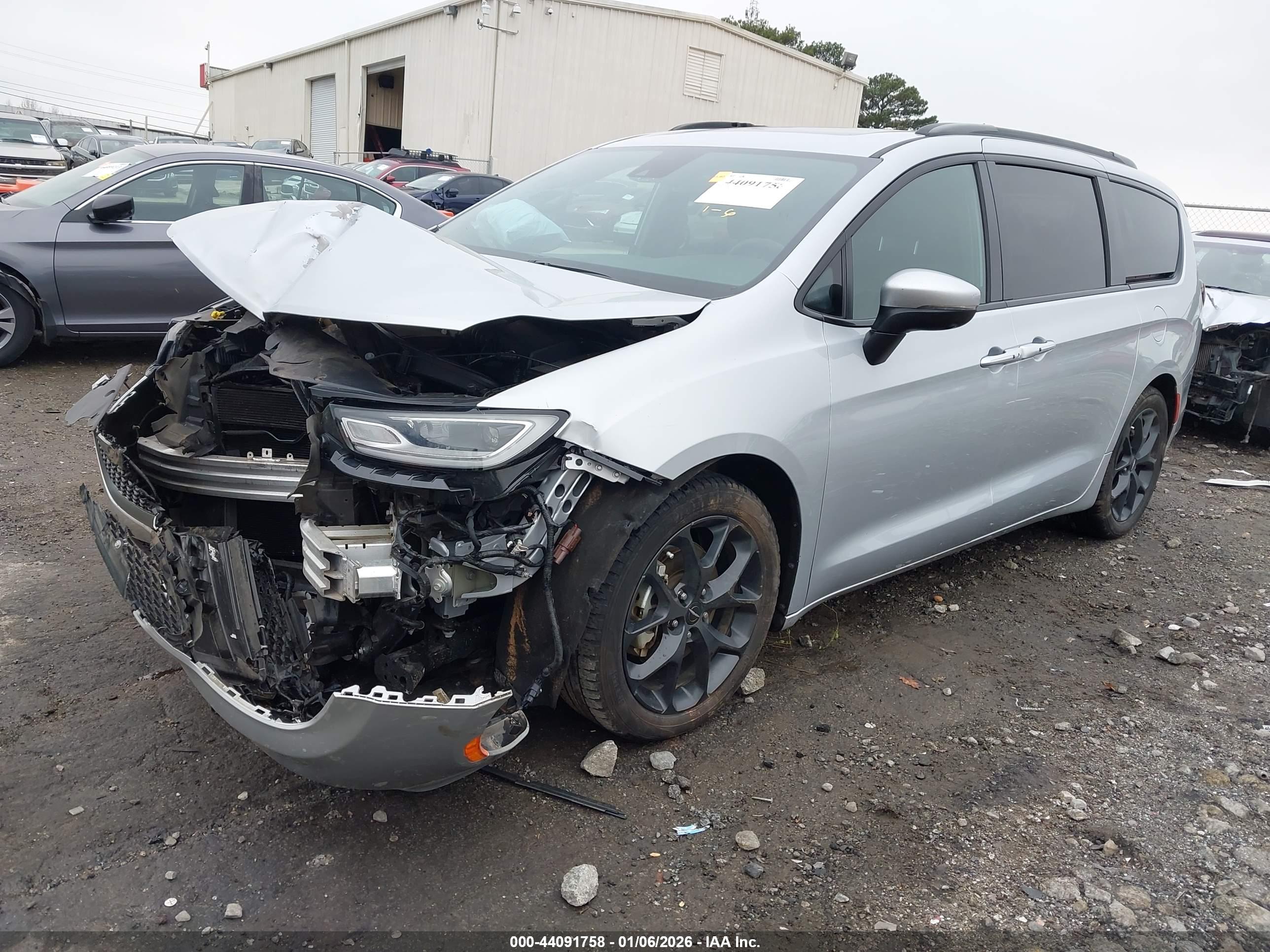 CHRYSLER PACIFICA image 2