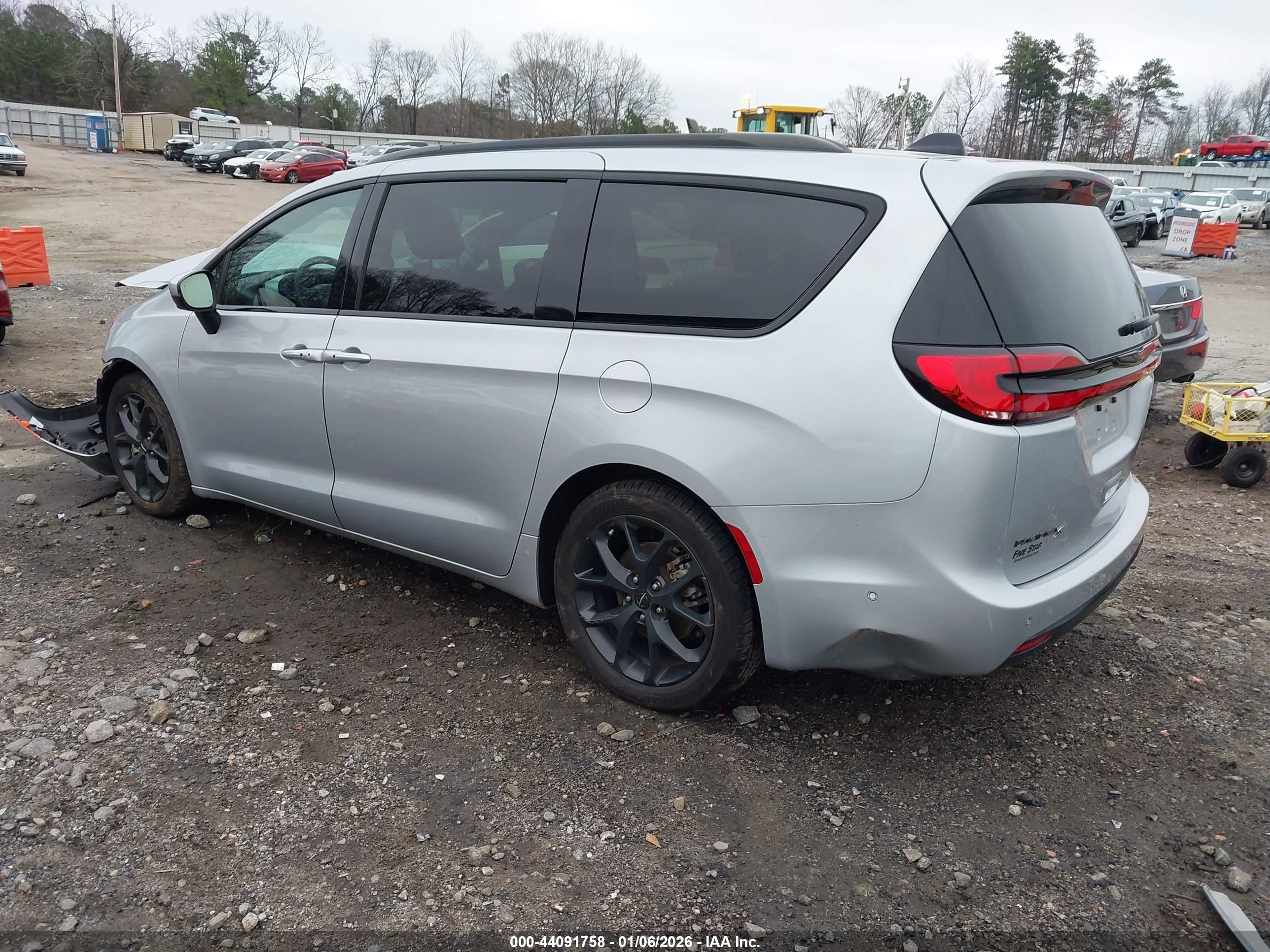 CHRYSLER PACIFICA image 3
