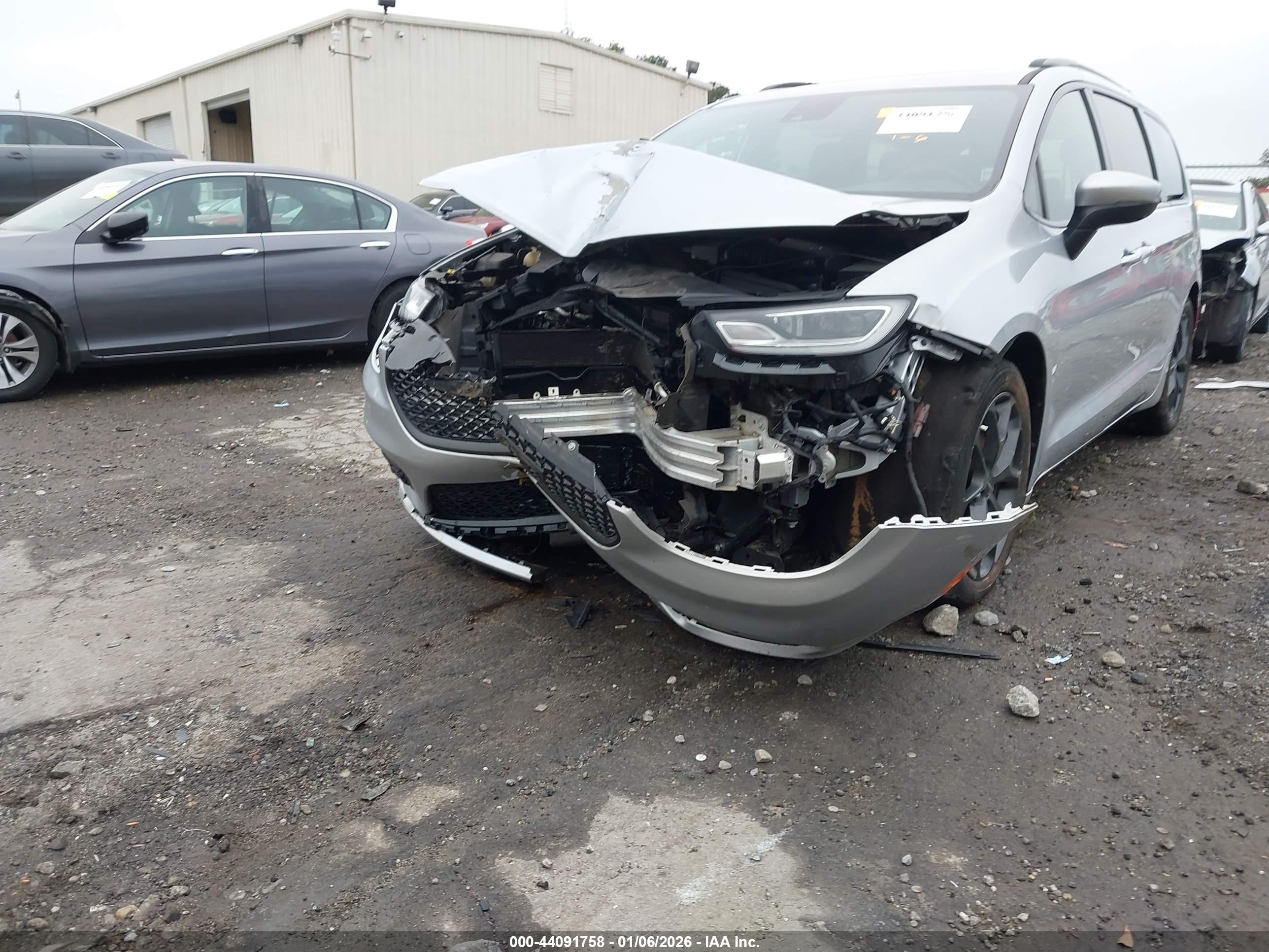 CHRYSLER PACIFICA image 6