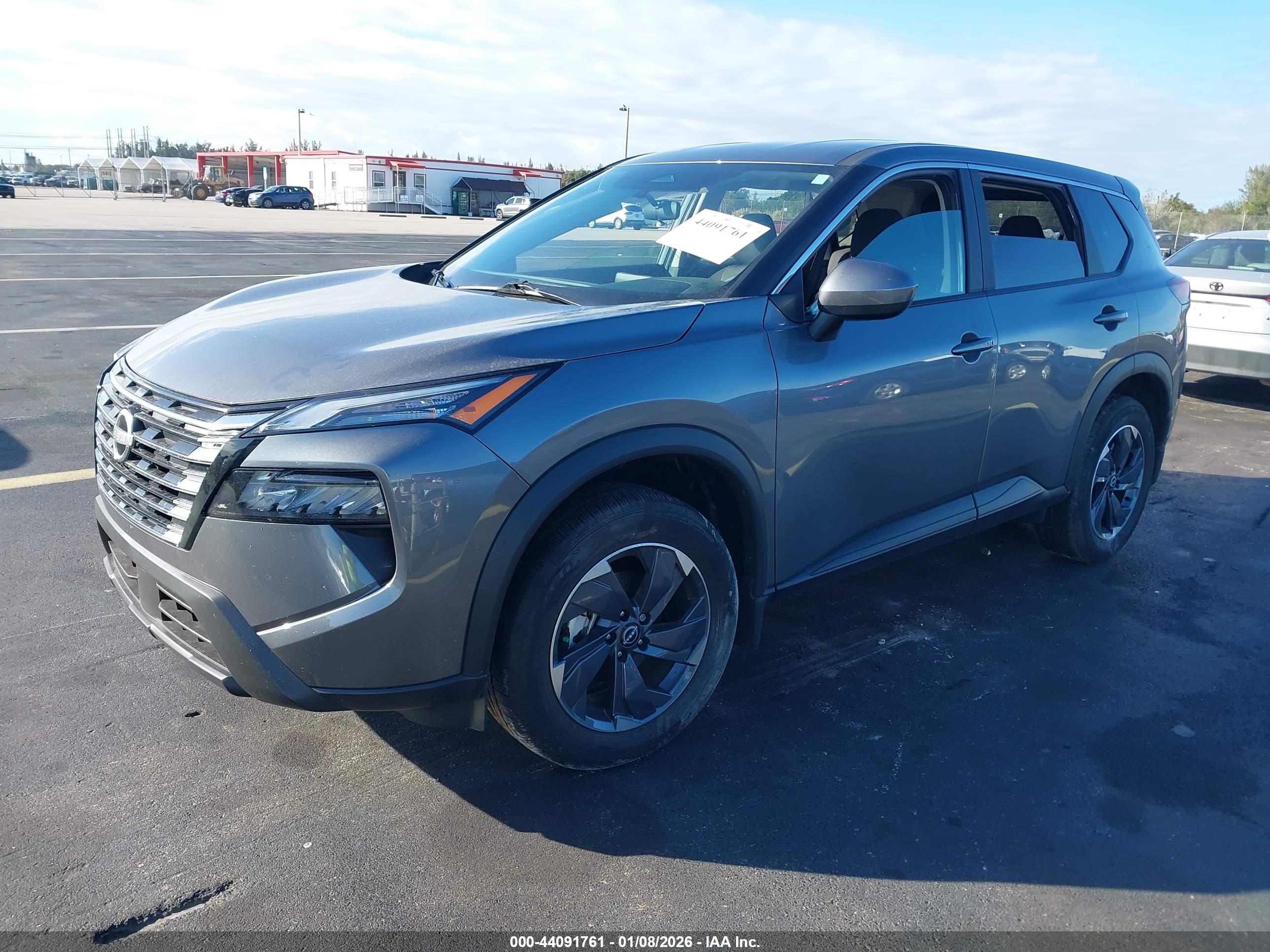 NISSAN ROGUE image 2
