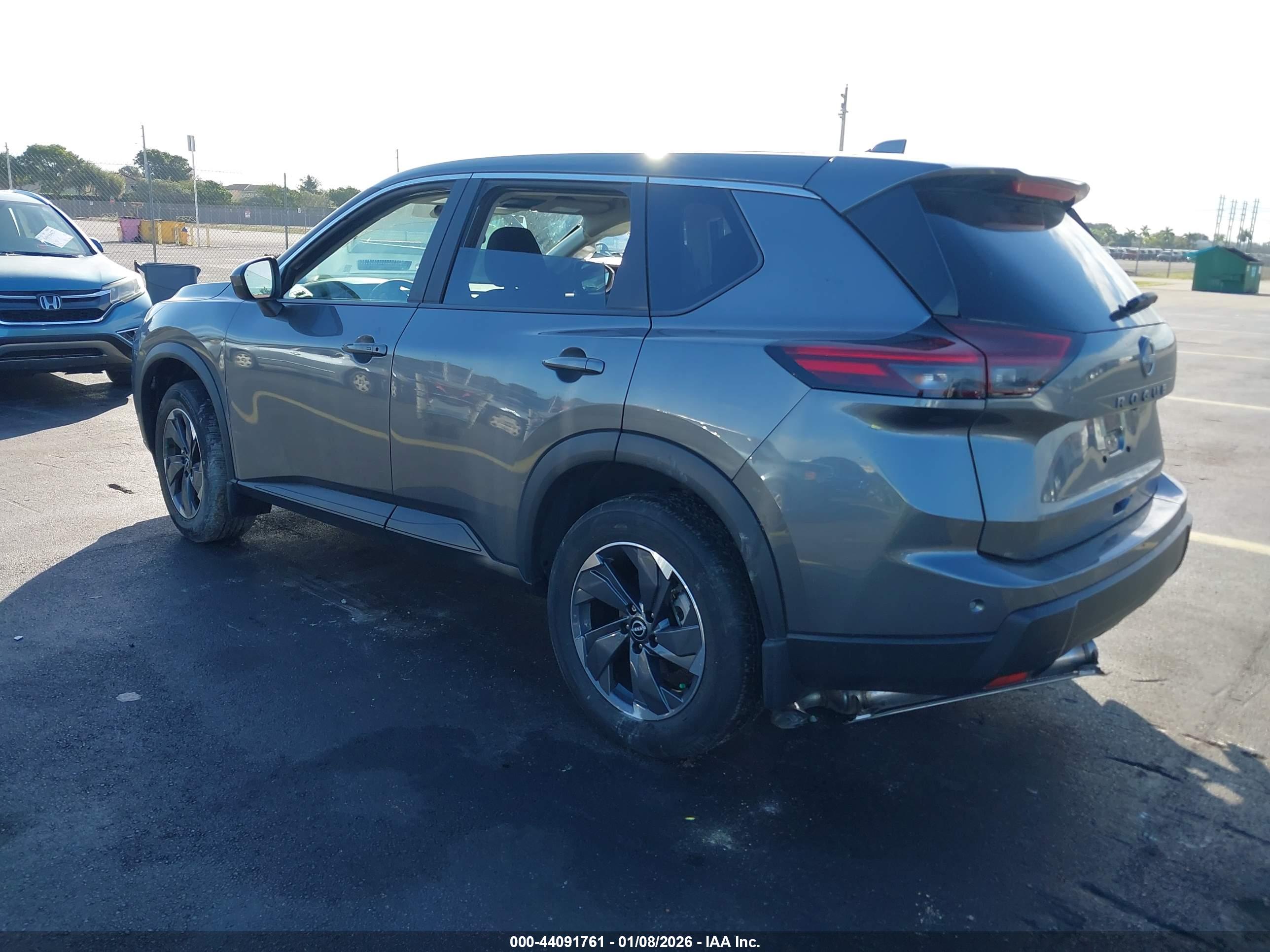 NISSAN ROGUE image 3