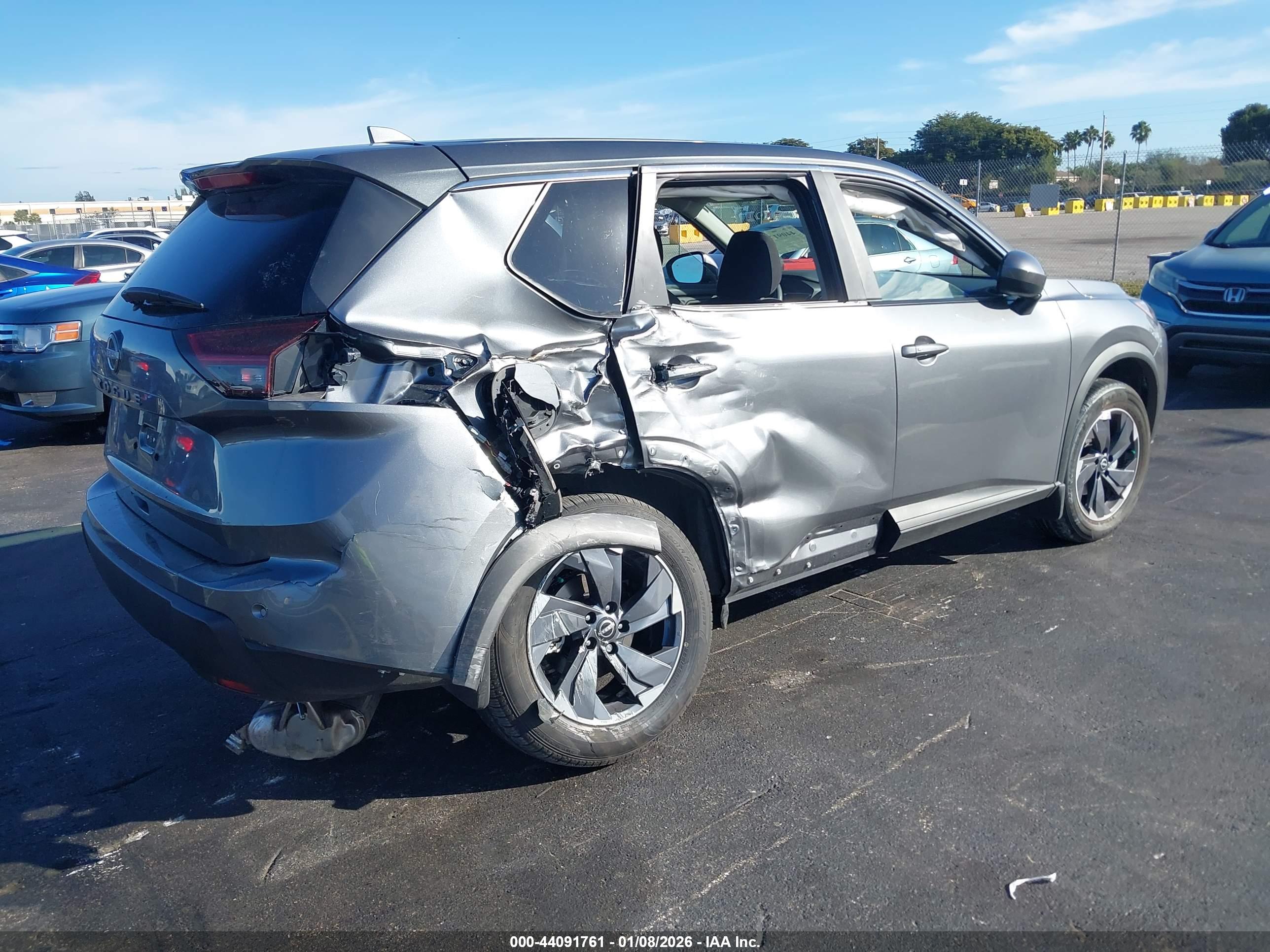 NISSAN ROGUE image 4