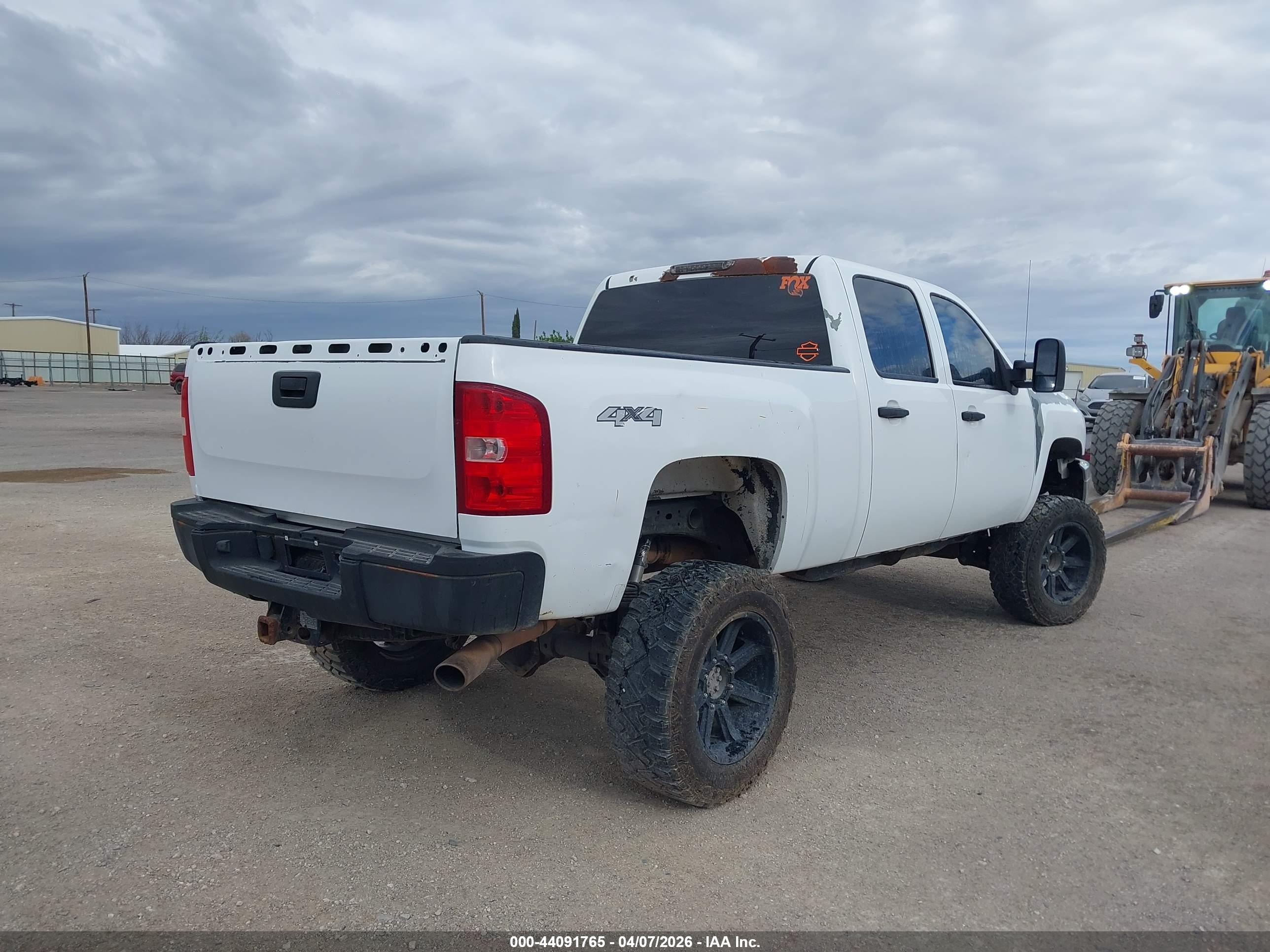 CHEVROLET SILVERADO image 4