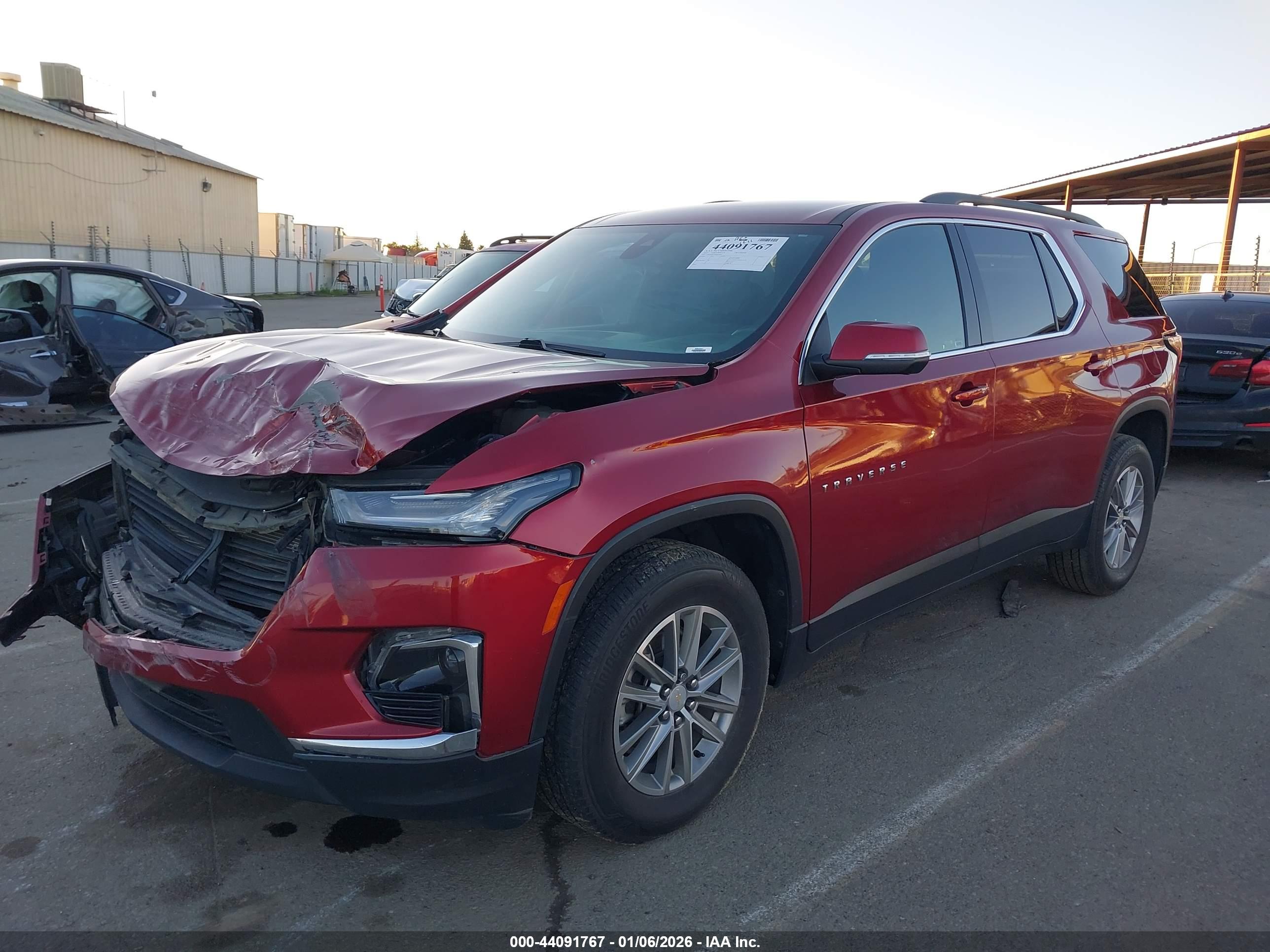 CHEVROLET TRAVERSE image 2