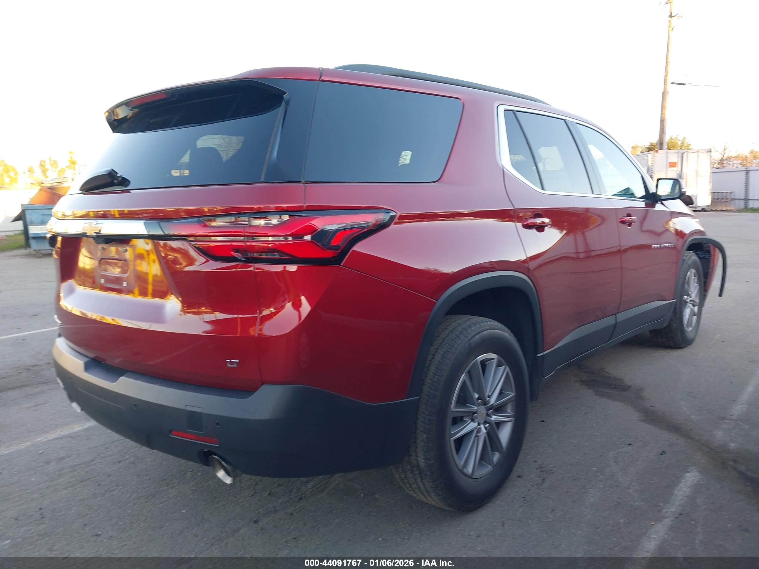 CHEVROLET TRAVERSE image 4