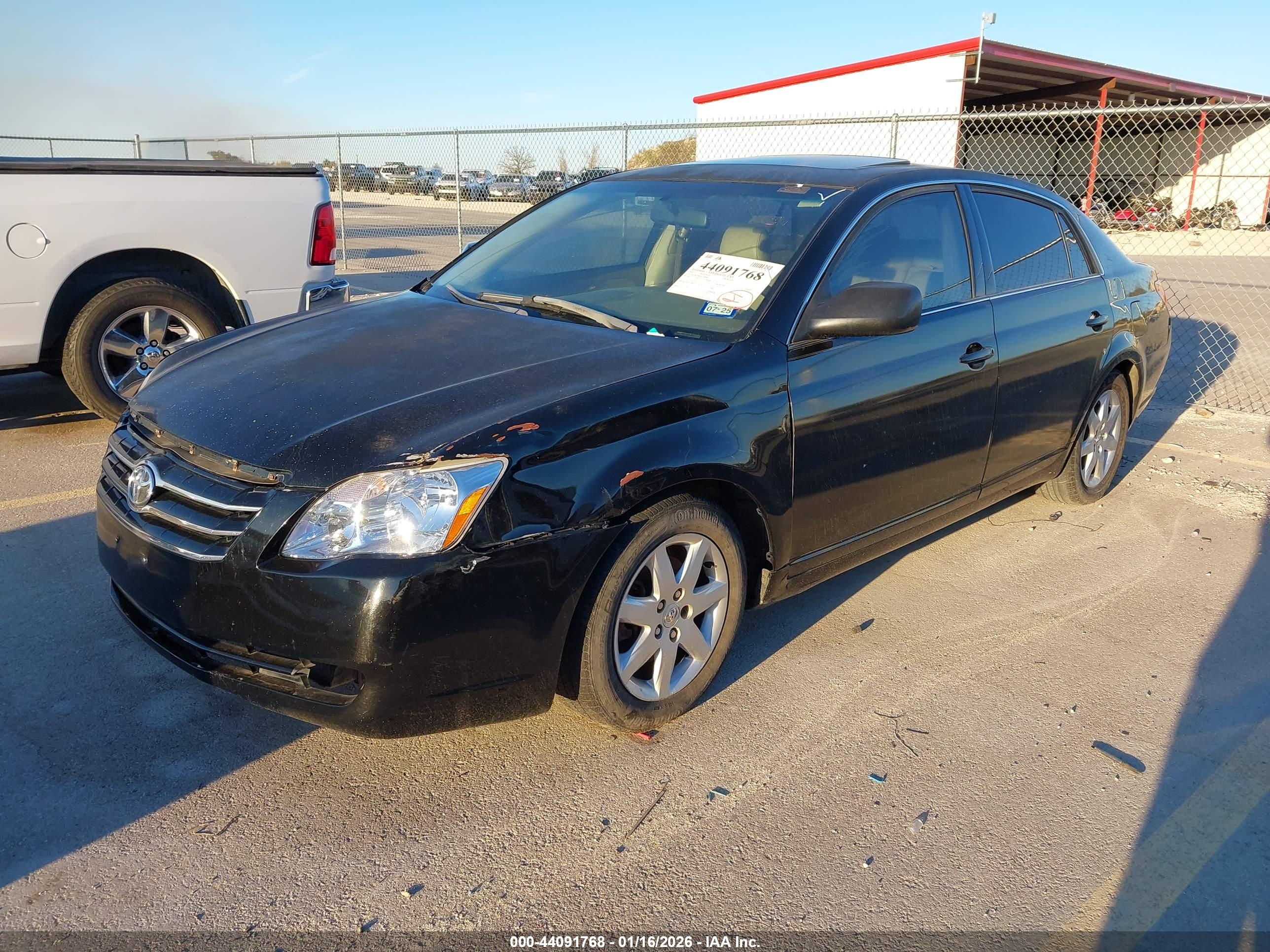 TOYOTA AVALON image 2