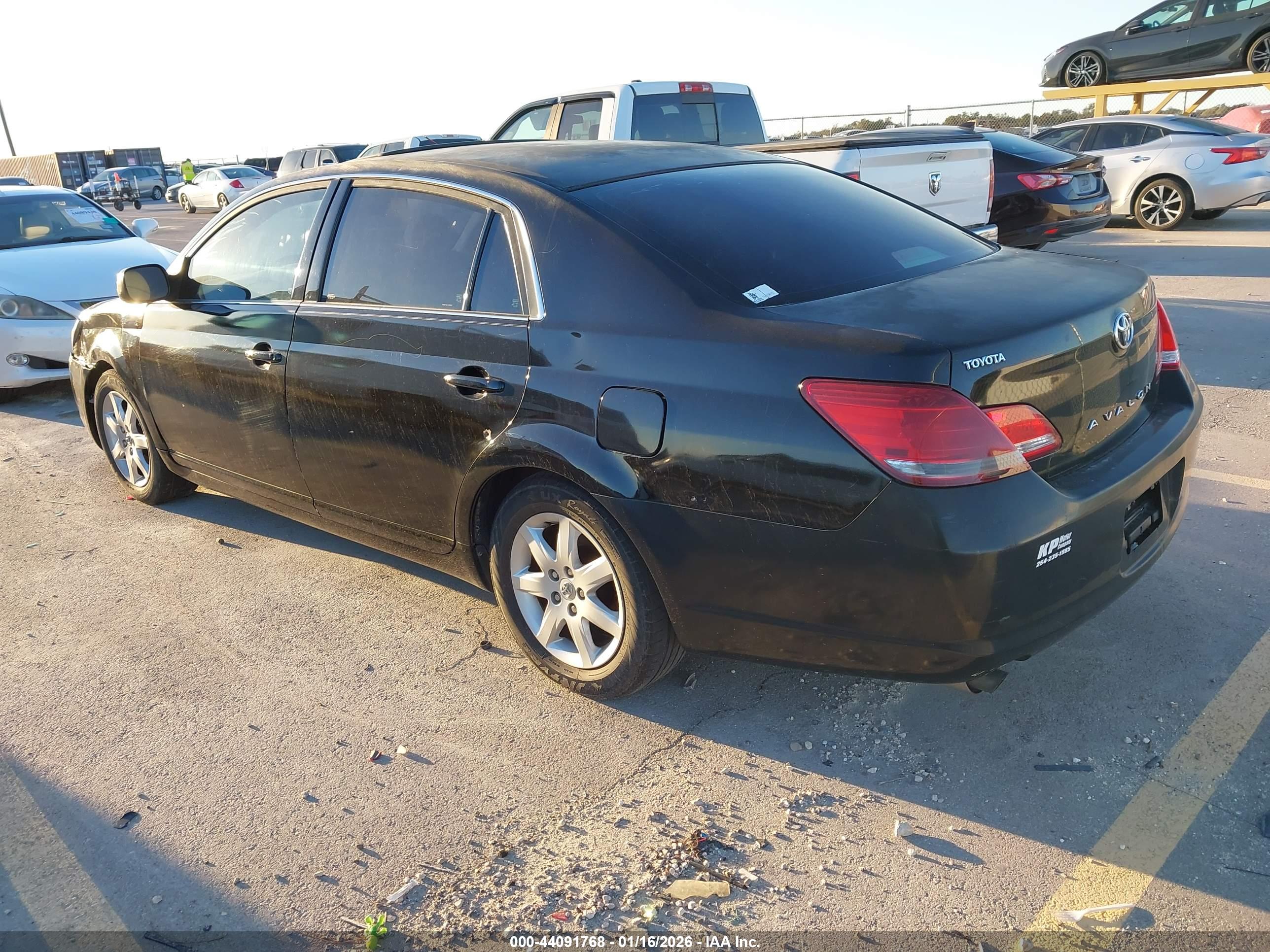 TOYOTA AVALON image 3