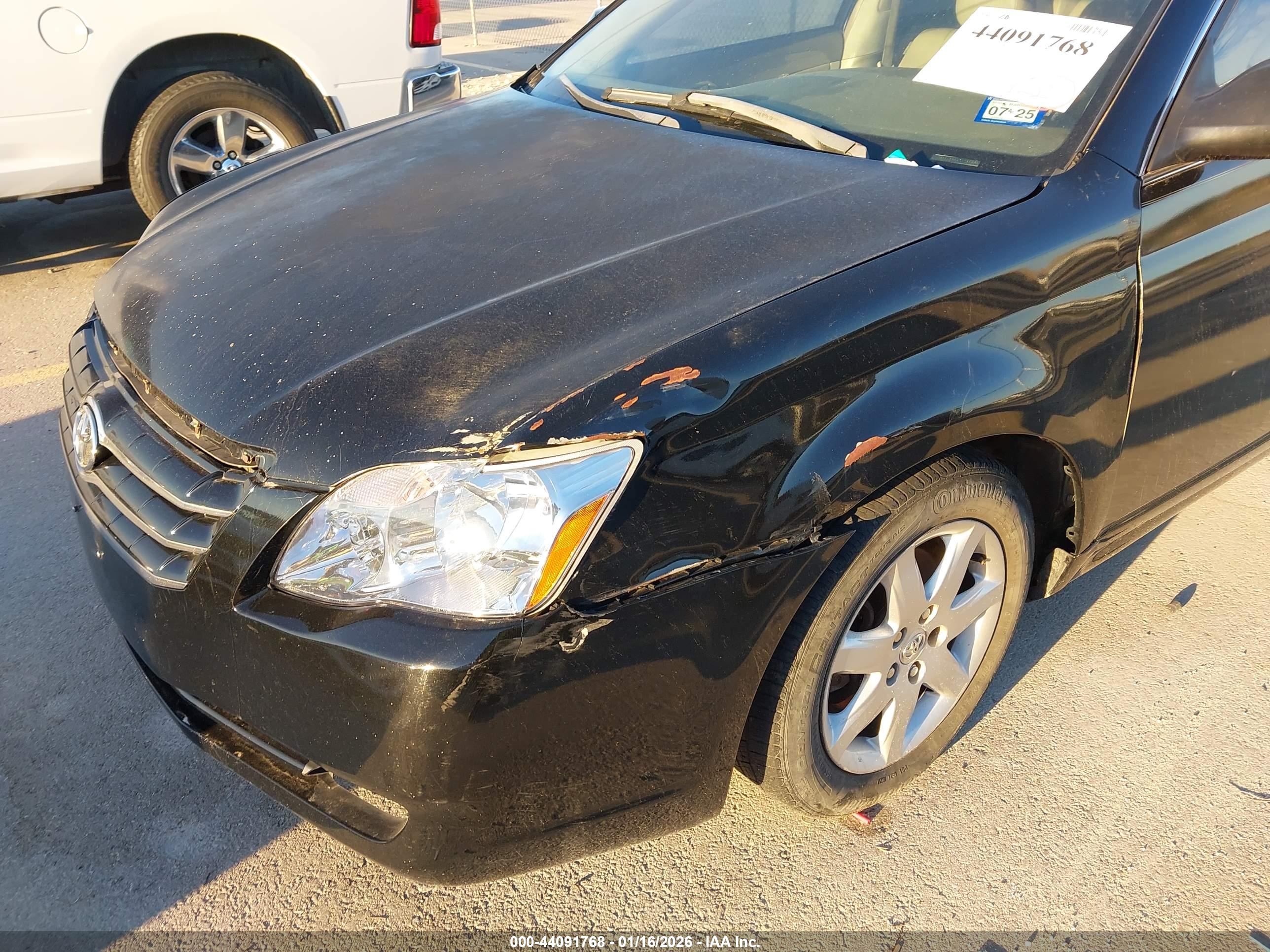 TOYOTA AVALON image 6