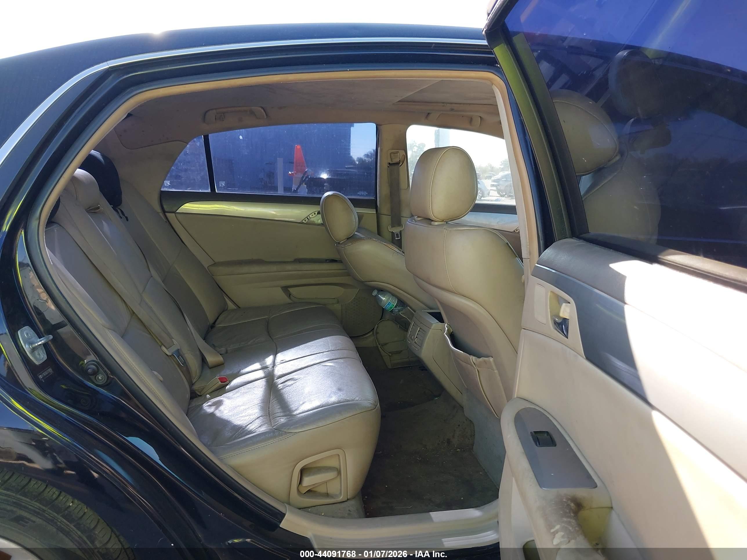 TOYOTA AVALON image 8