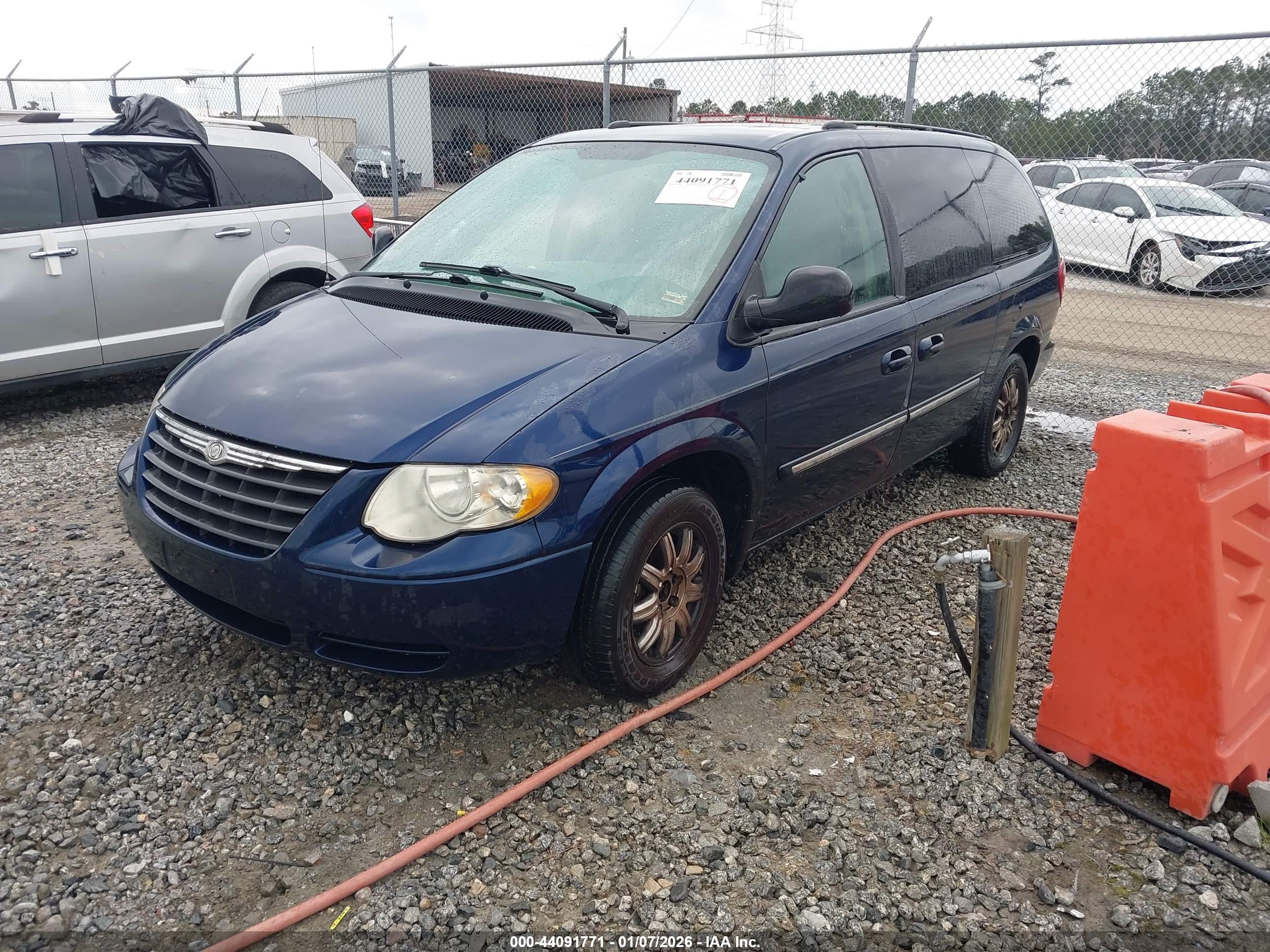 CHRYSLER TOWN image 2