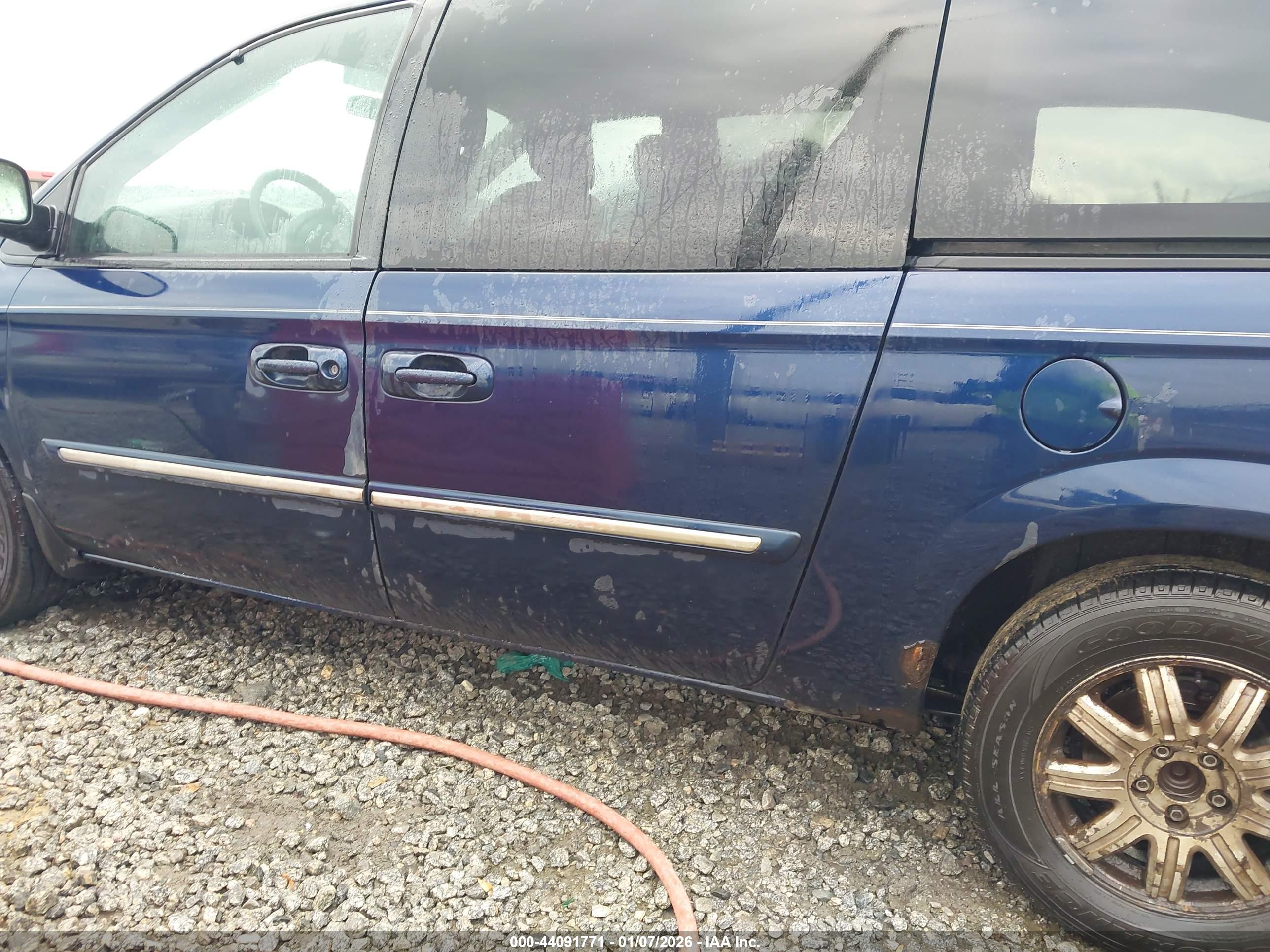 CHRYSLER TOWN image 6