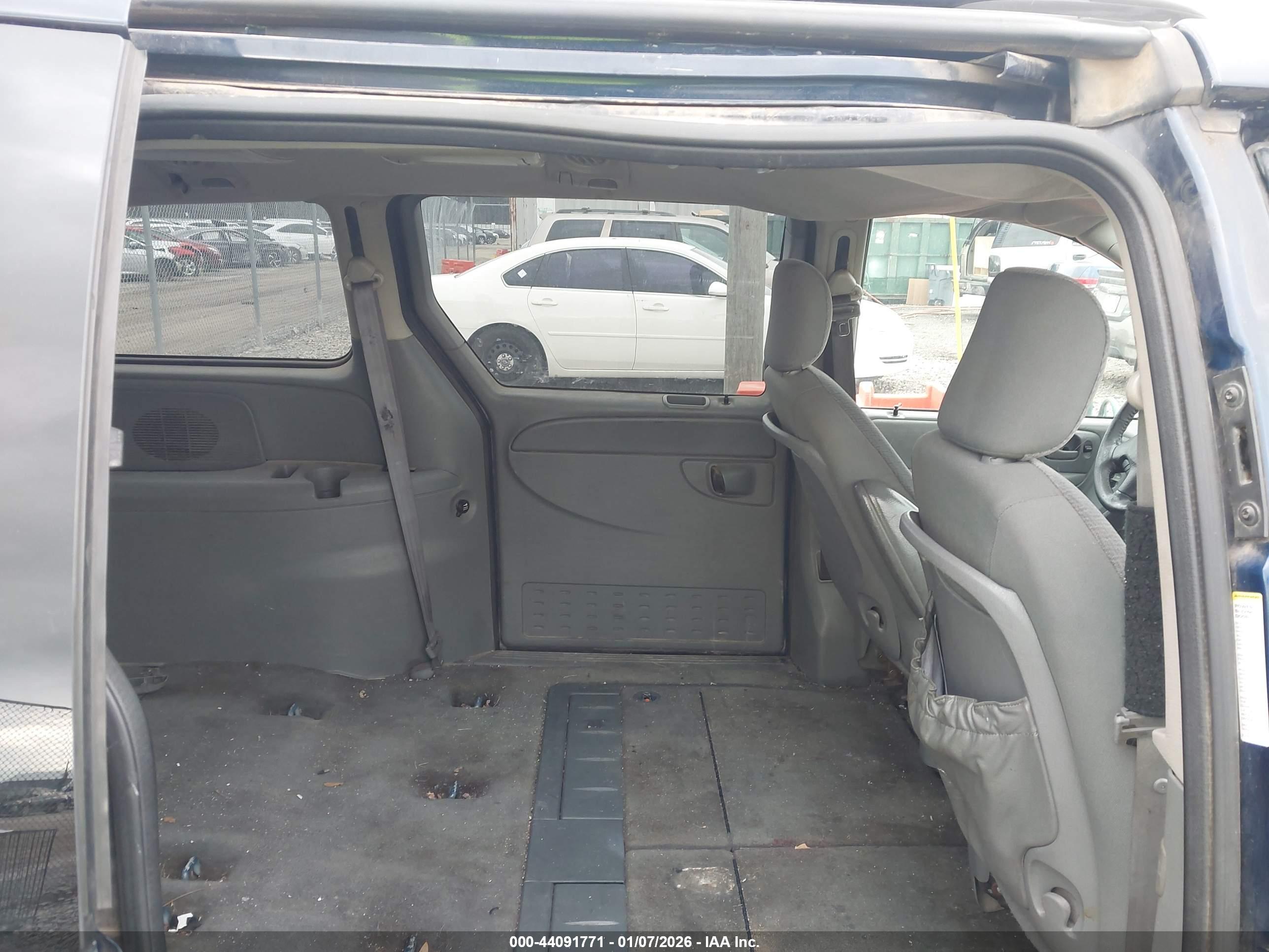 CHRYSLER TOWN image 8