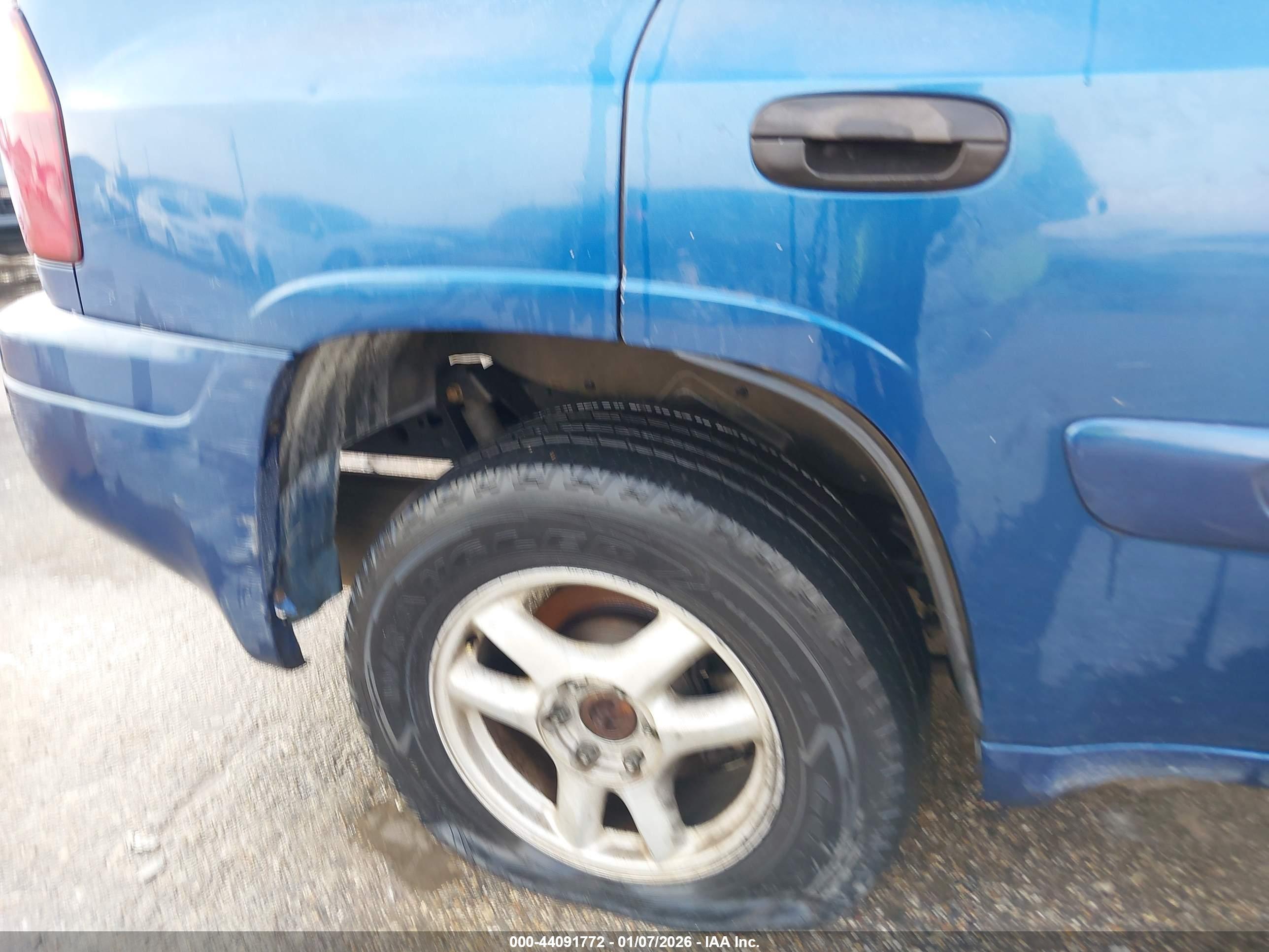 GMC ENVOY image 6
