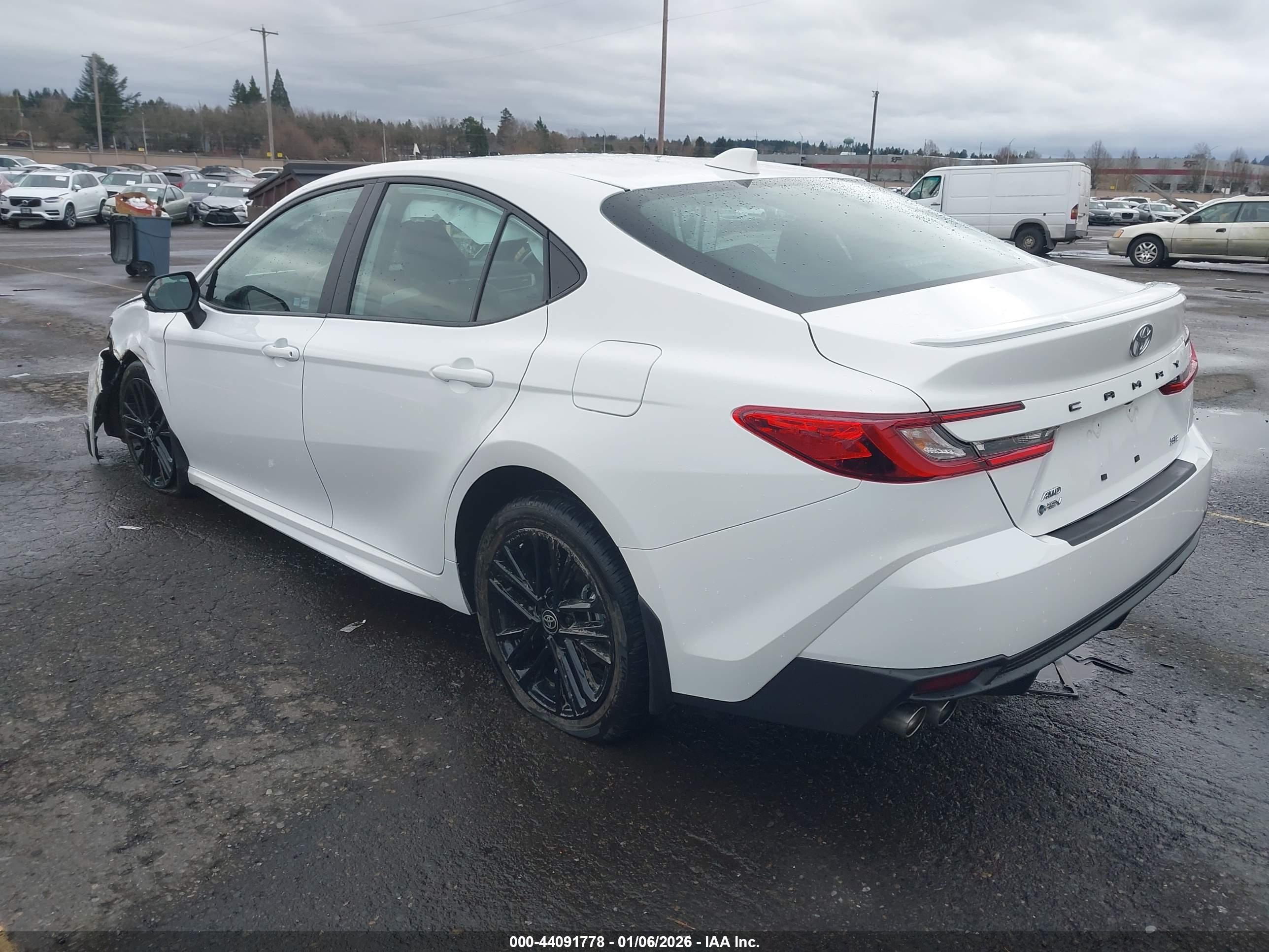 TOYOTA CAMRY image 3