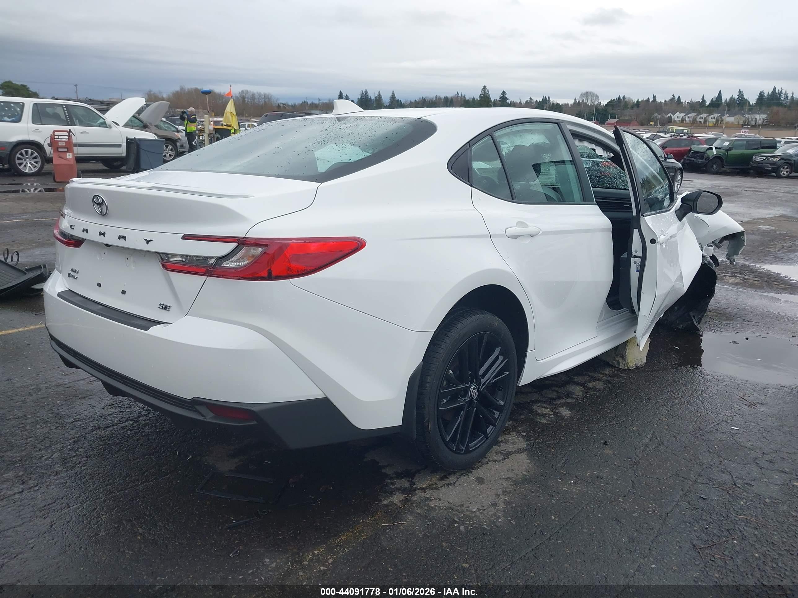 TOYOTA CAMRY image 4