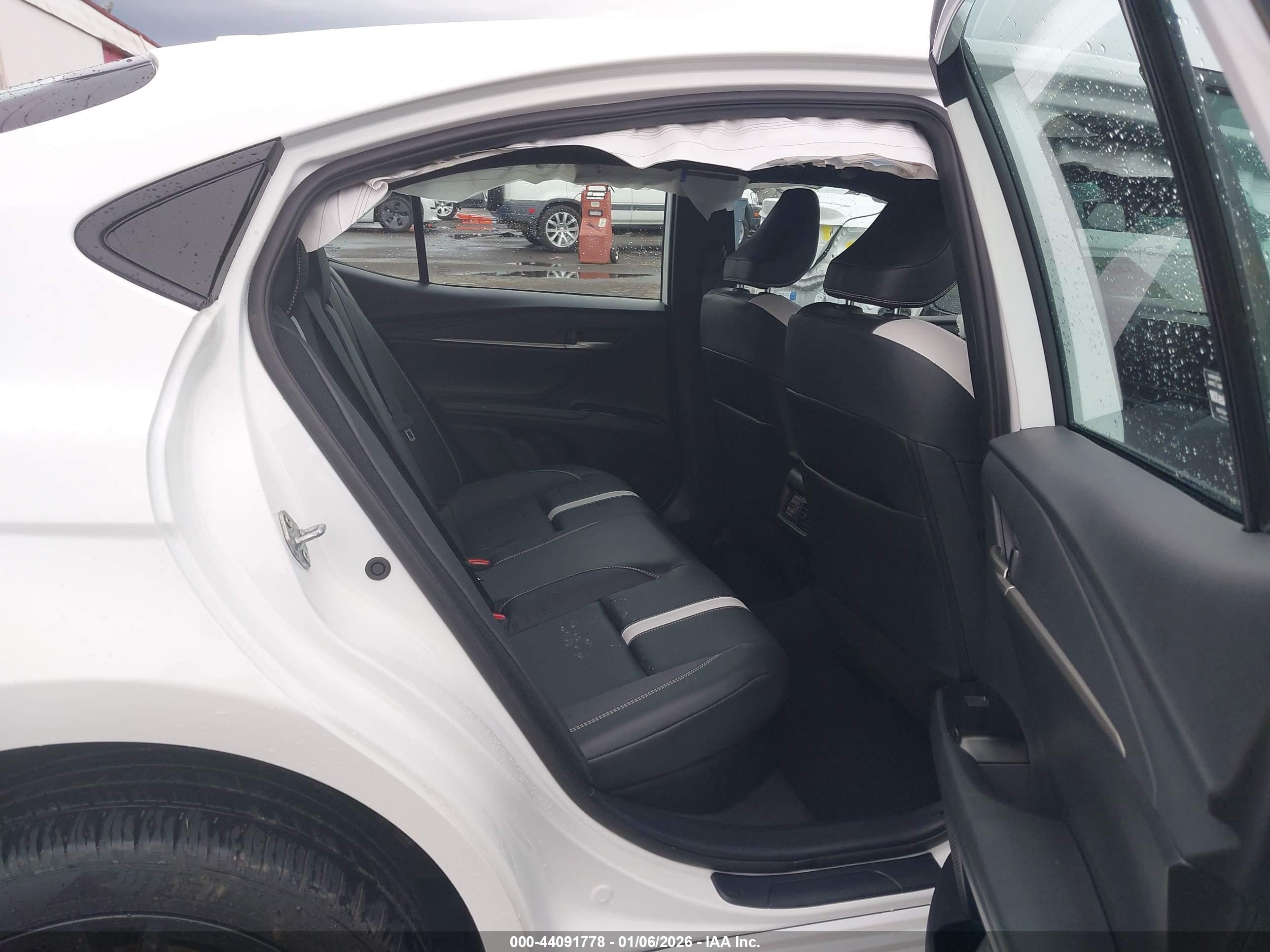 TOYOTA CAMRY image 8