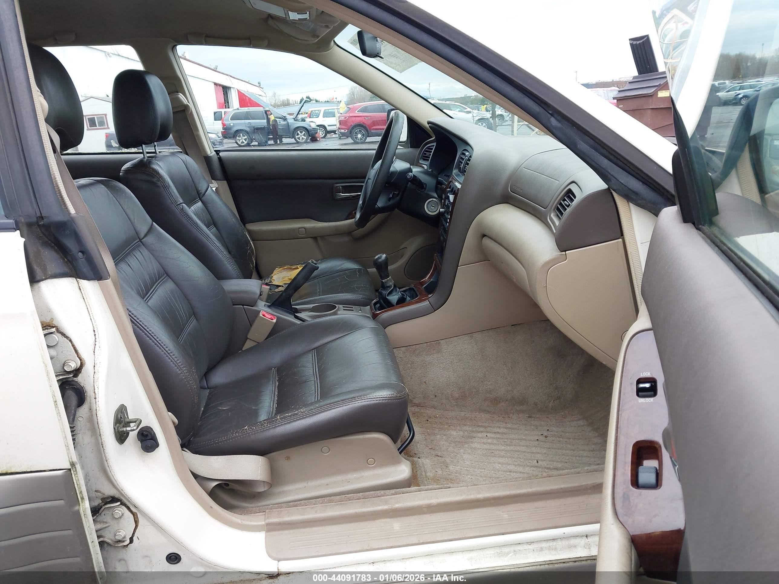 SUBARU OUTBACK image 5