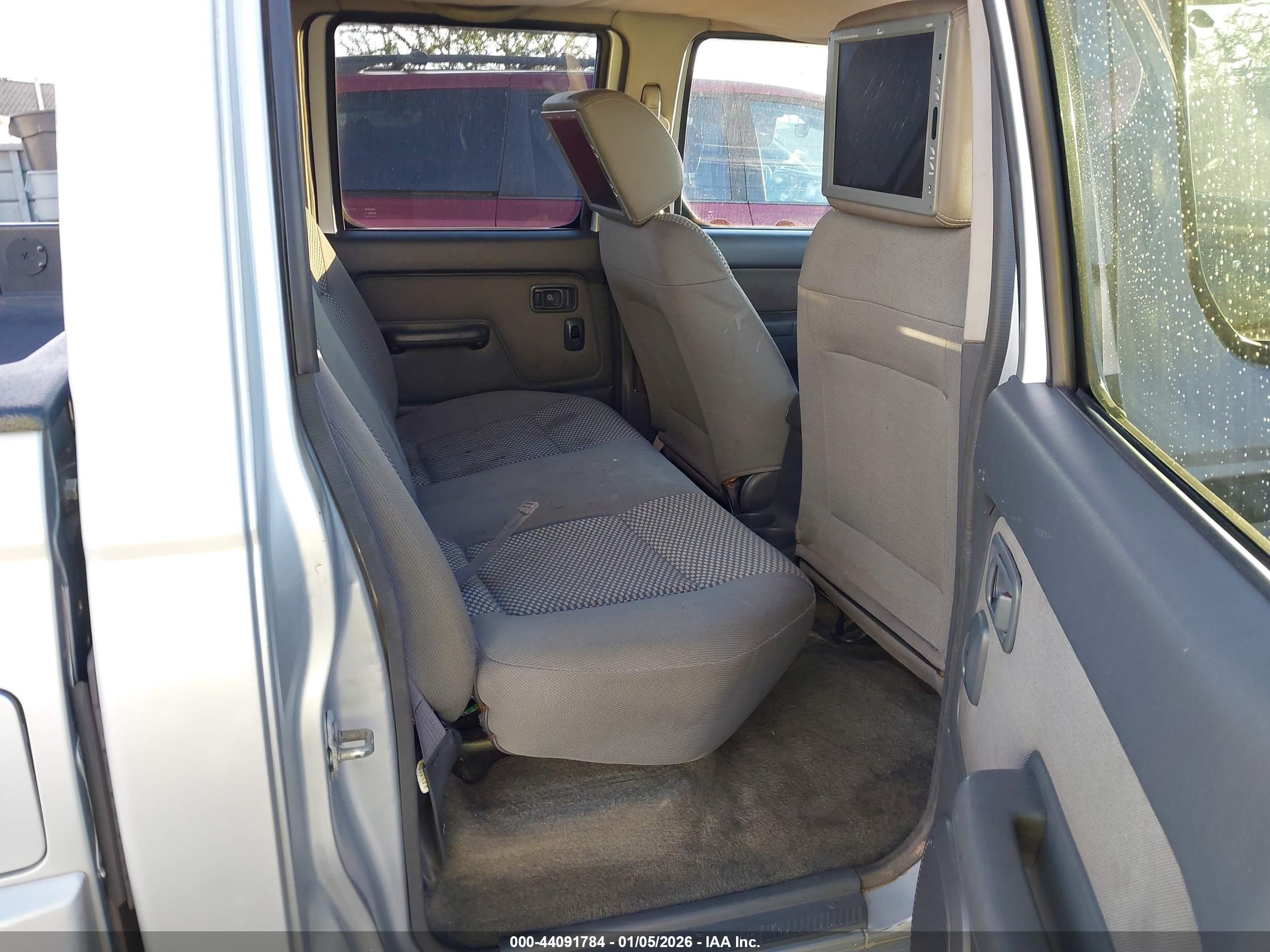 NISSAN FRONTIER image 8