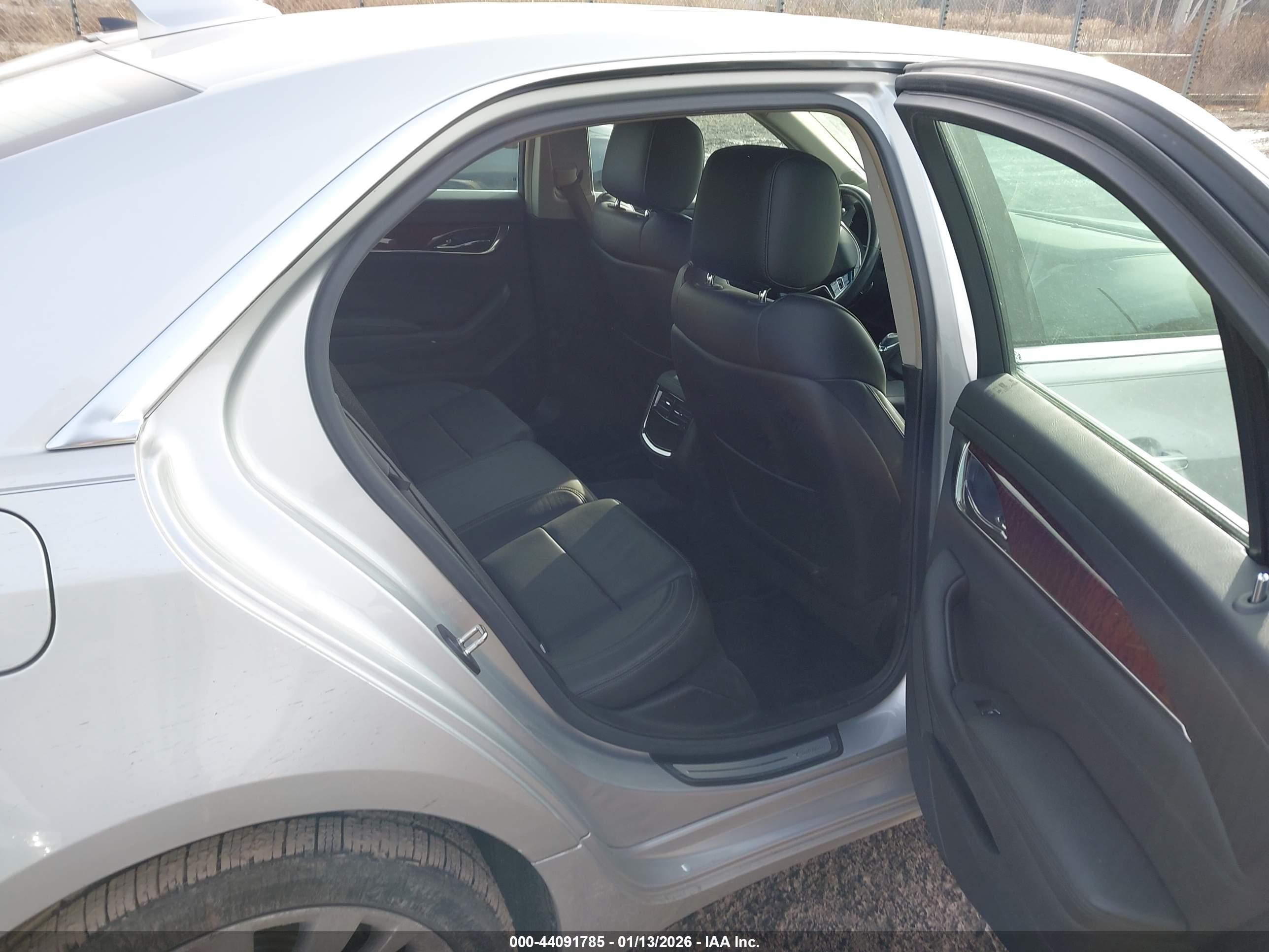 CADILLAC CTS image 8
