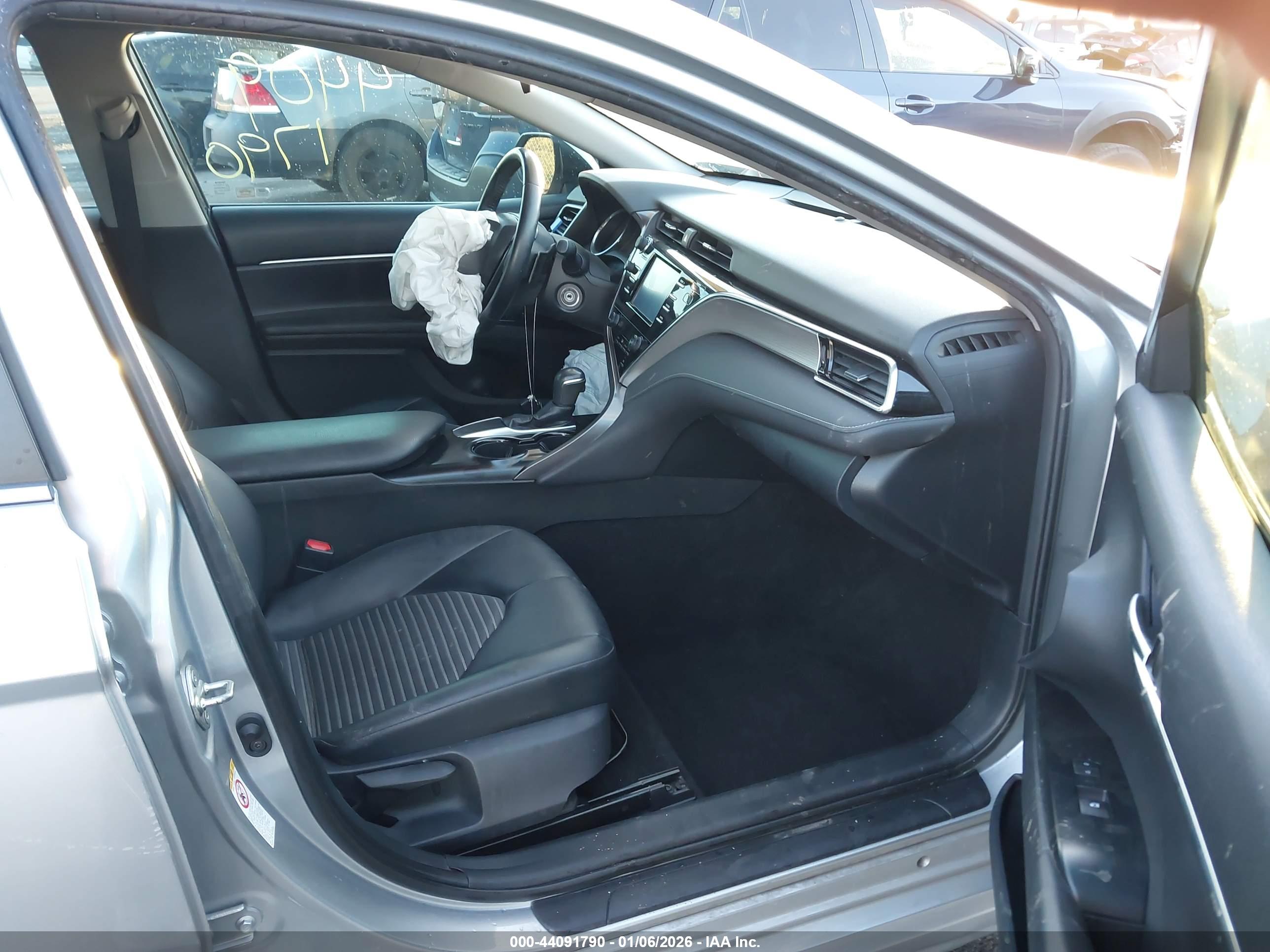 TOYOTA CAMRY image 5