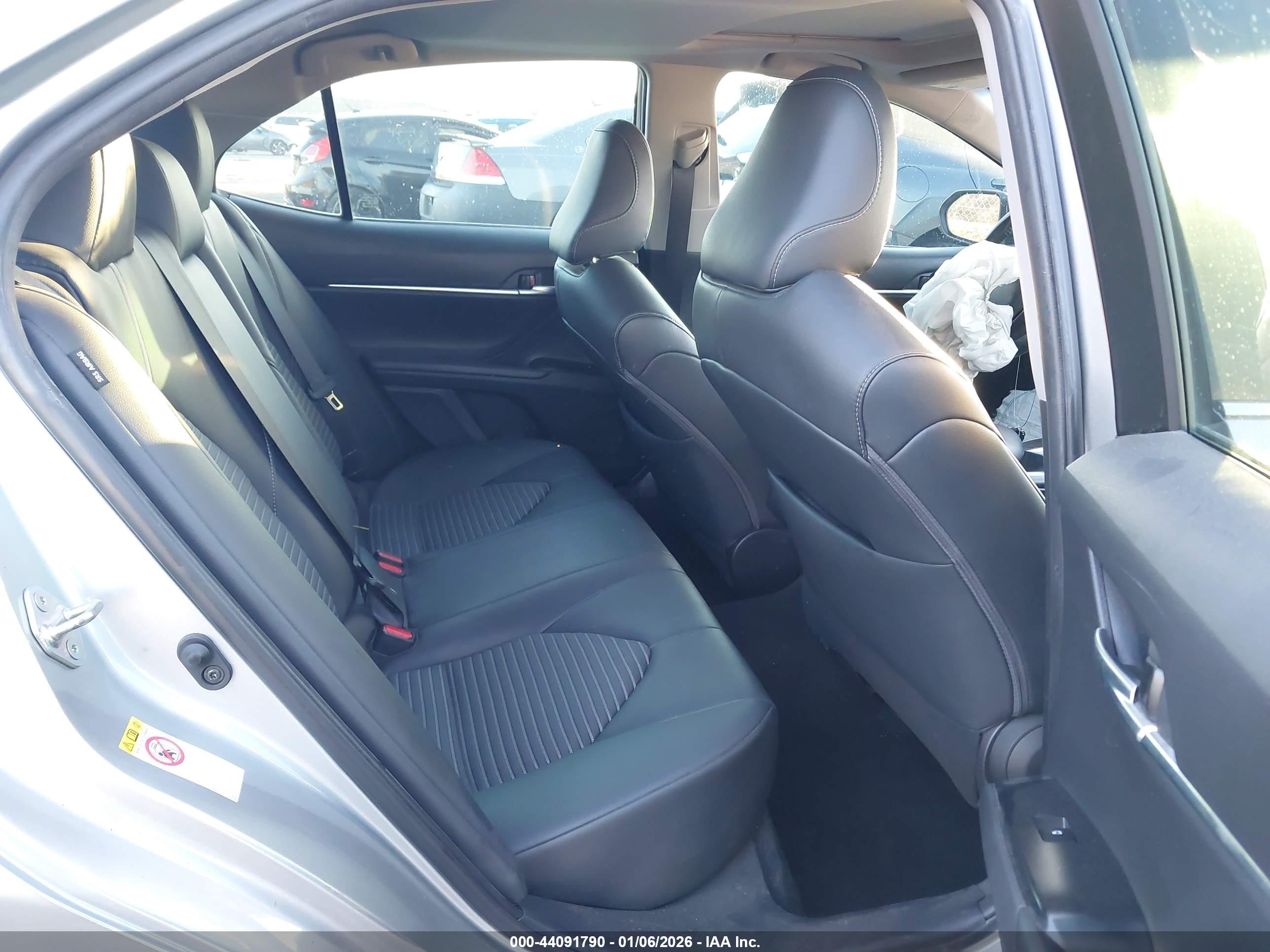 TOYOTA CAMRY image 8