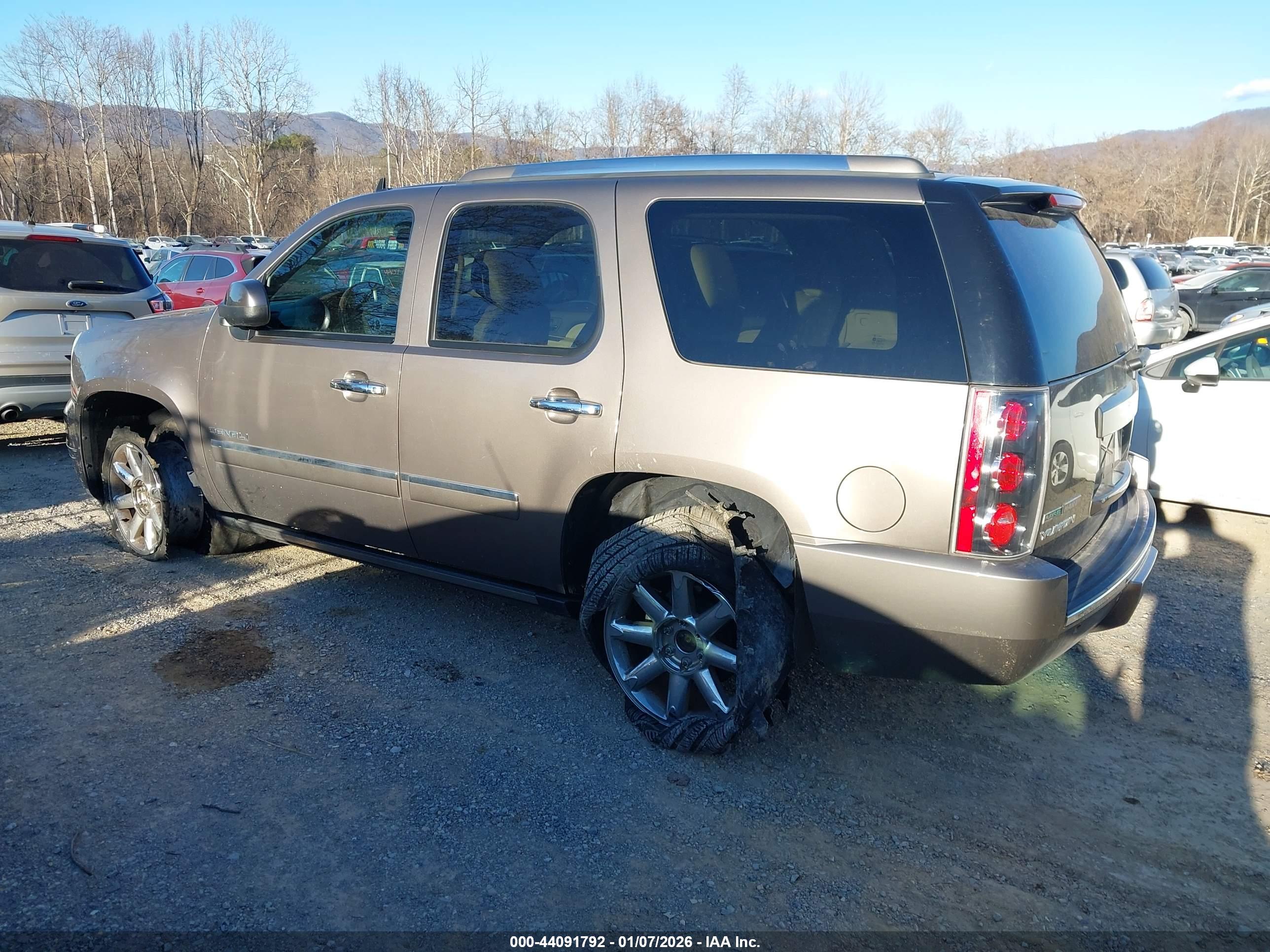 GMC YUKON image 3