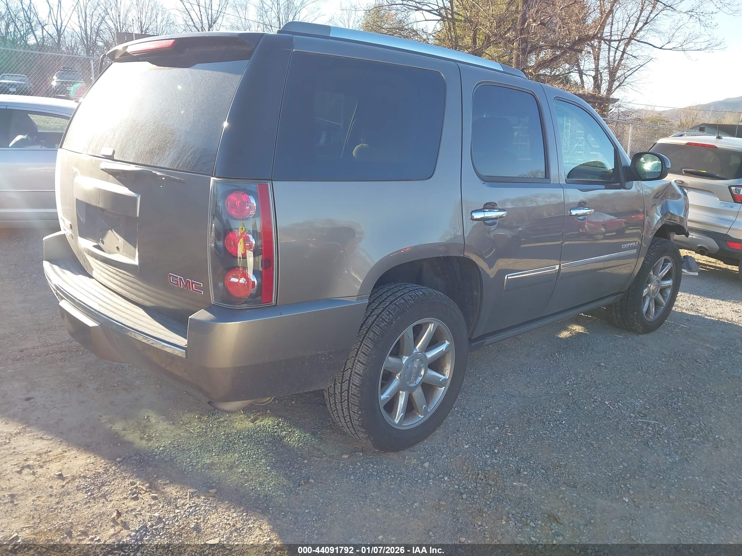 GMC YUKON image 4