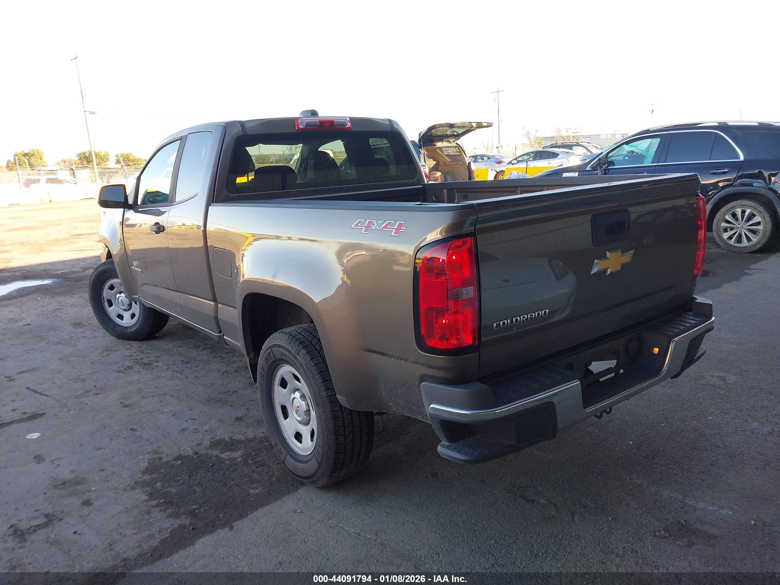 CHEVROLET COLORADO image 3