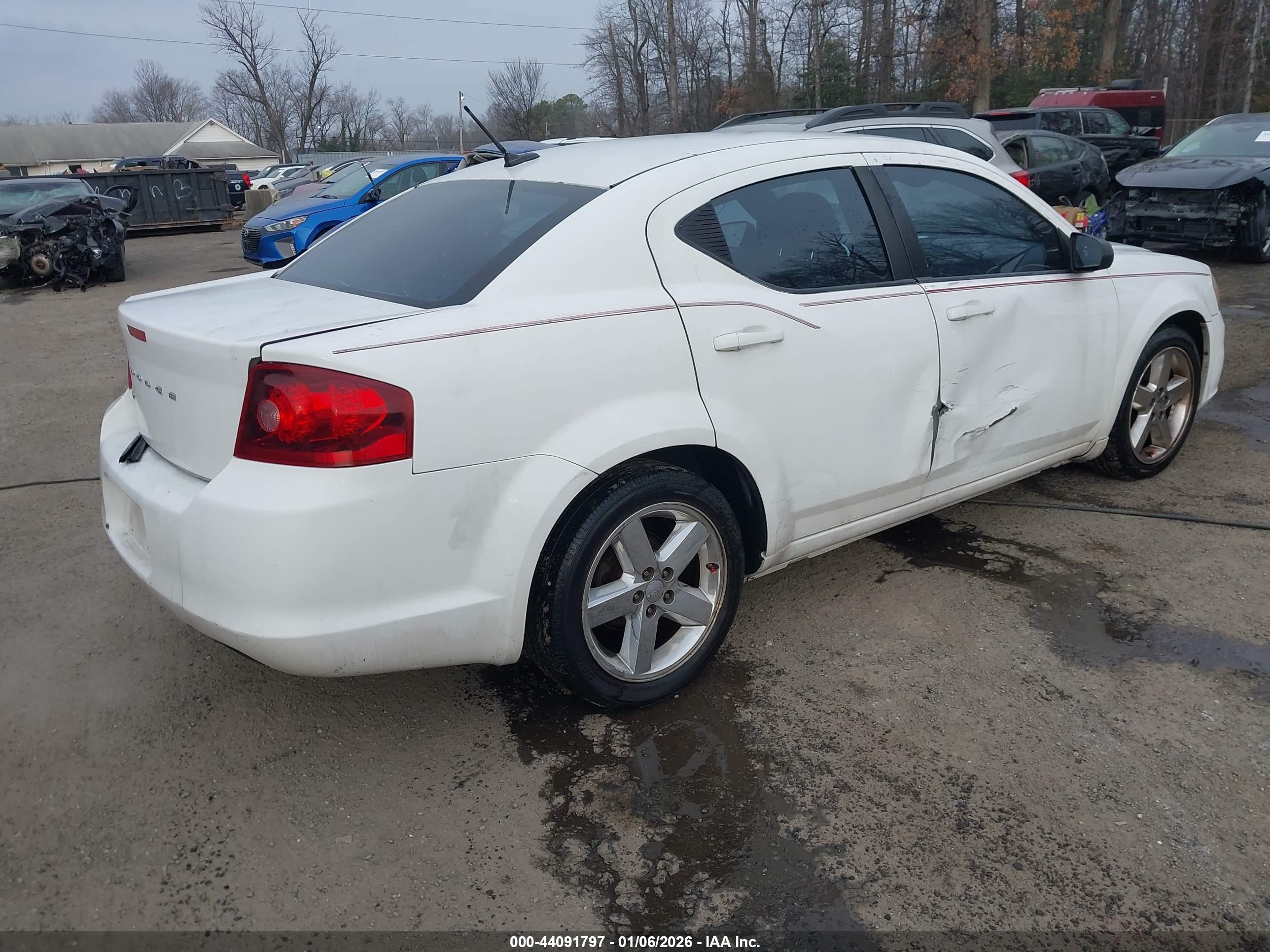 DODGE AVENGER image 4