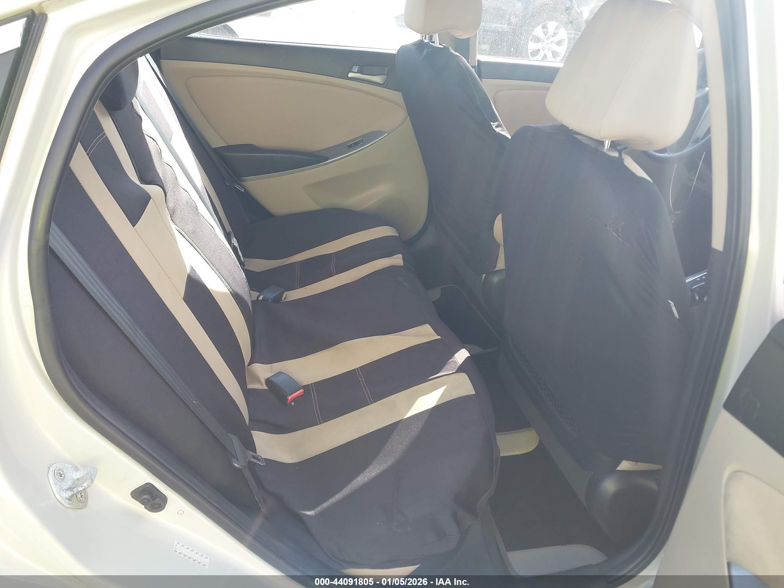 HYUNDAI ACCENT image 8