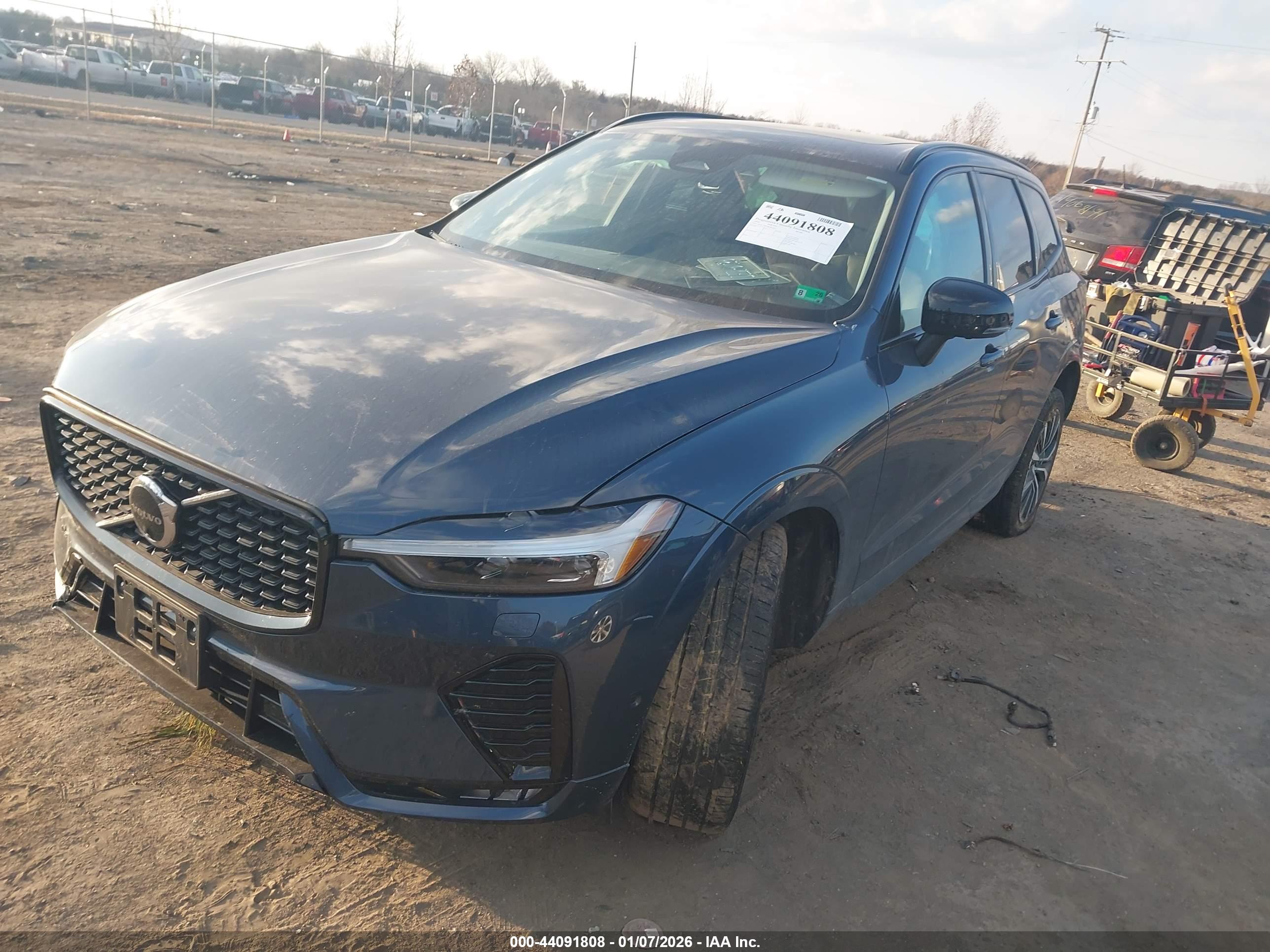 VOLVO XC60 image 2