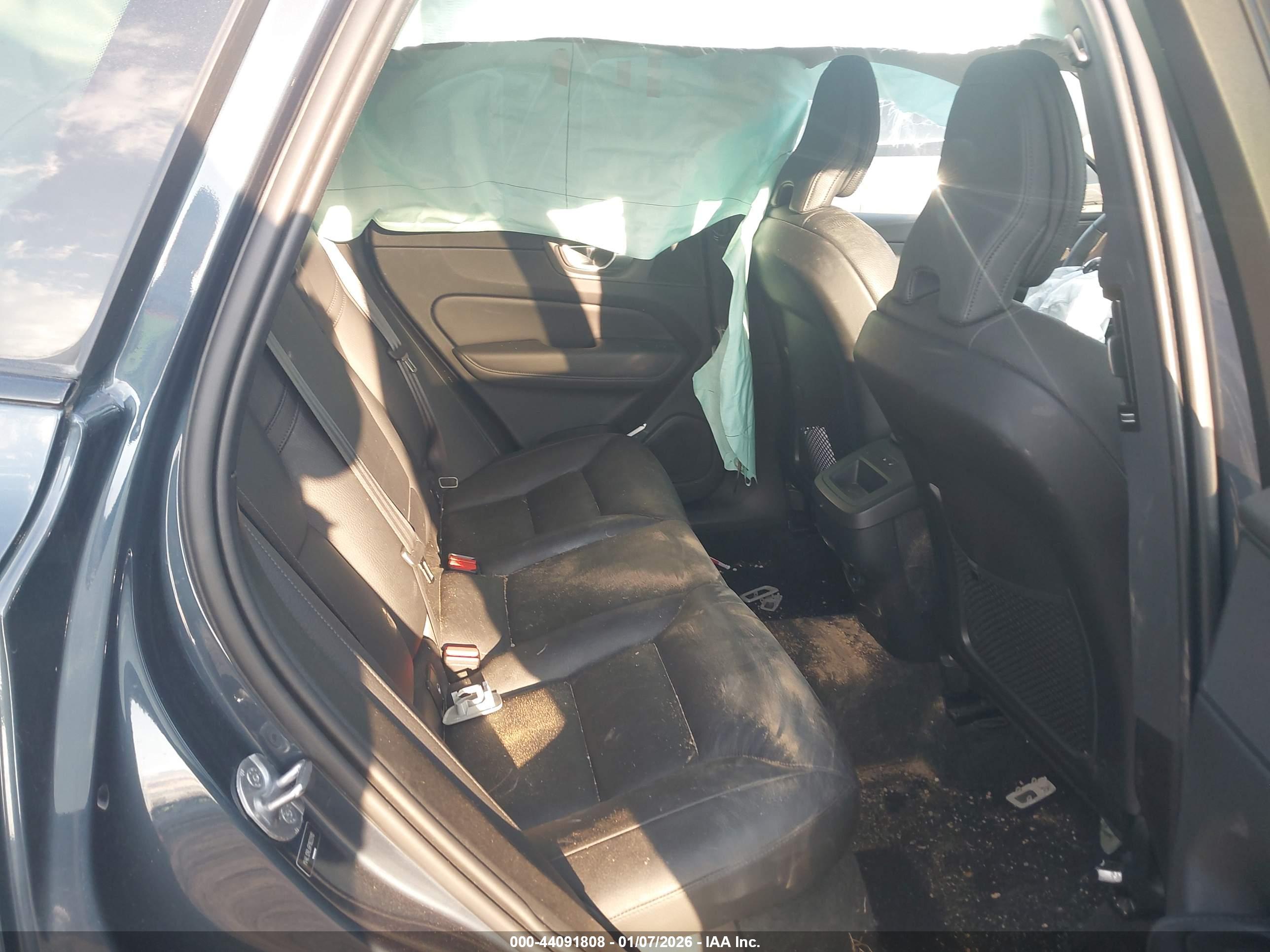 VOLVO XC60 image 8