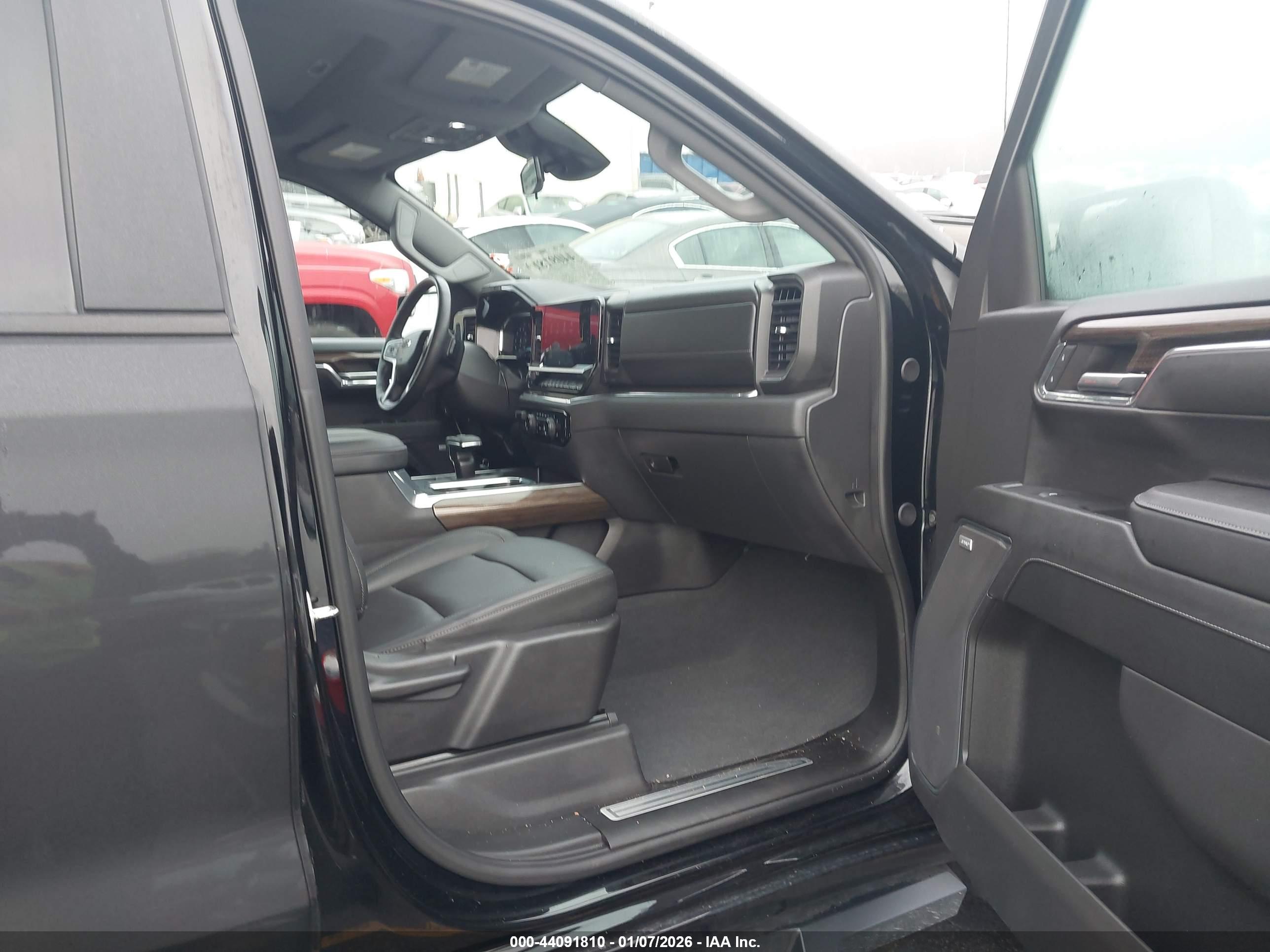 CHEVROLET SILVERADO image 5
