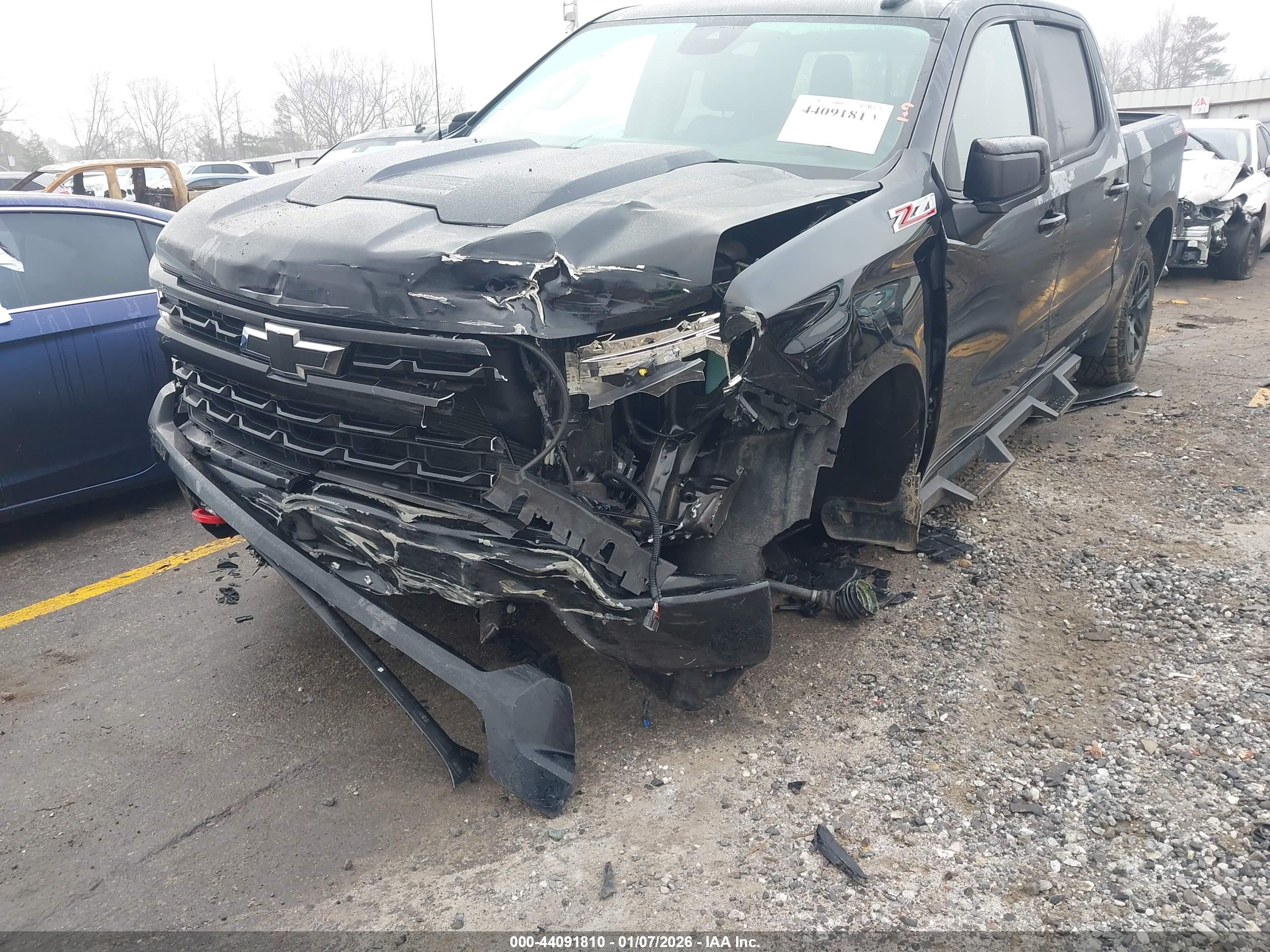 CHEVROLET SILVERADO image 6