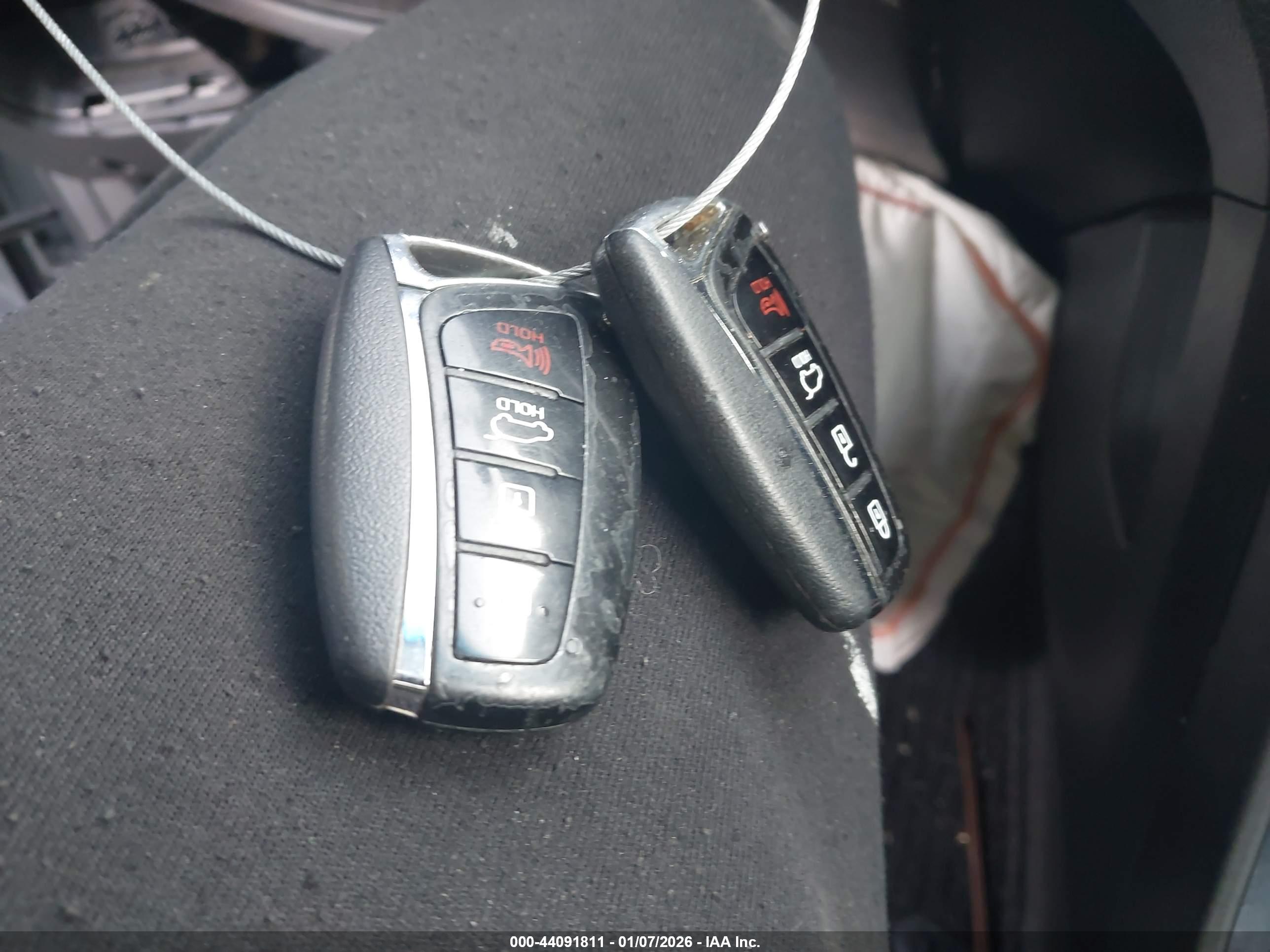 HYUNDAI SANTA image 11