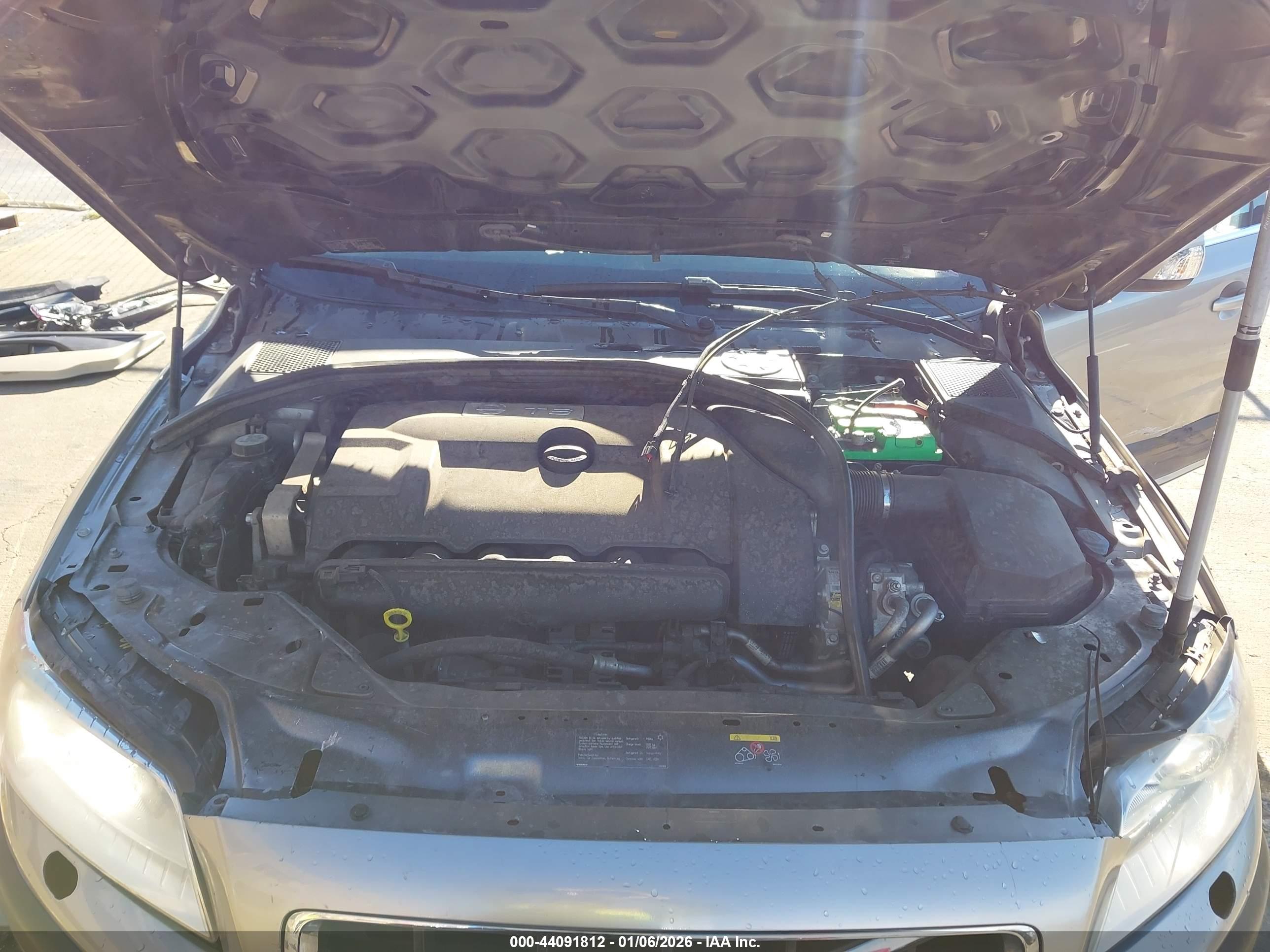 VOLVO XC70 image 10