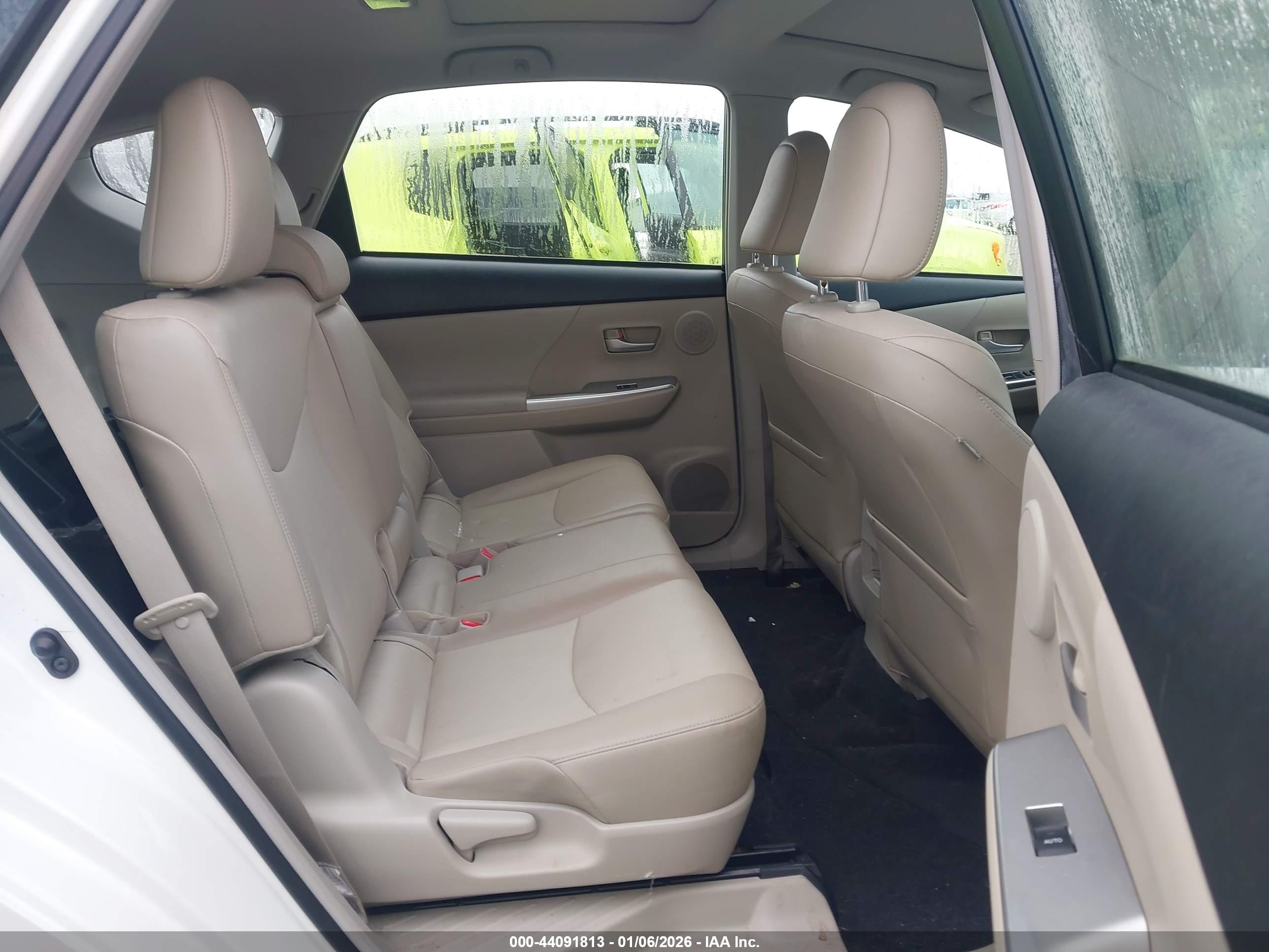 TOYOTA PRIUS image 8