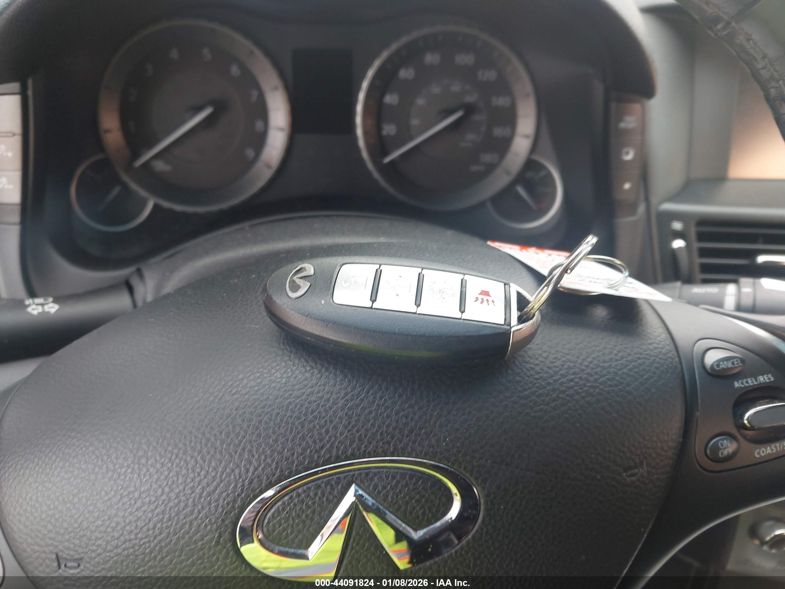 INFINITI Q70 image 11