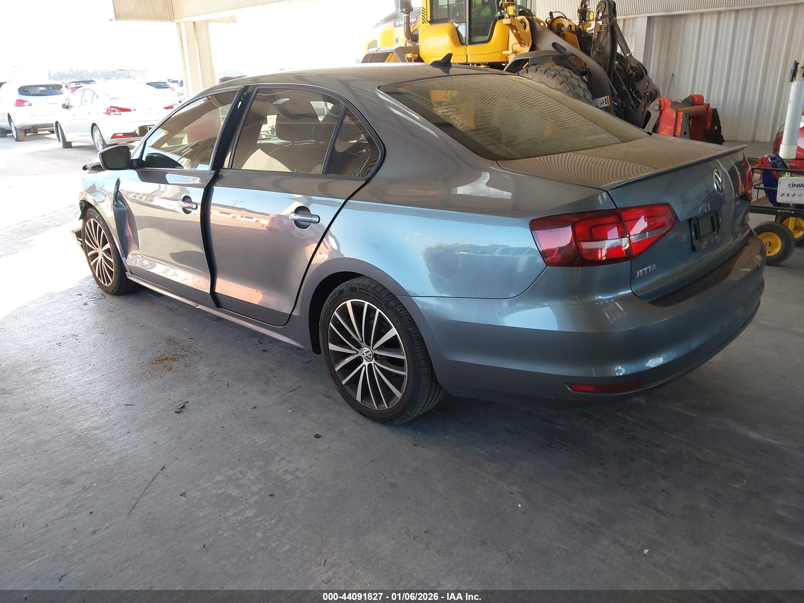 VOLKSWAGEN JETTA image 3