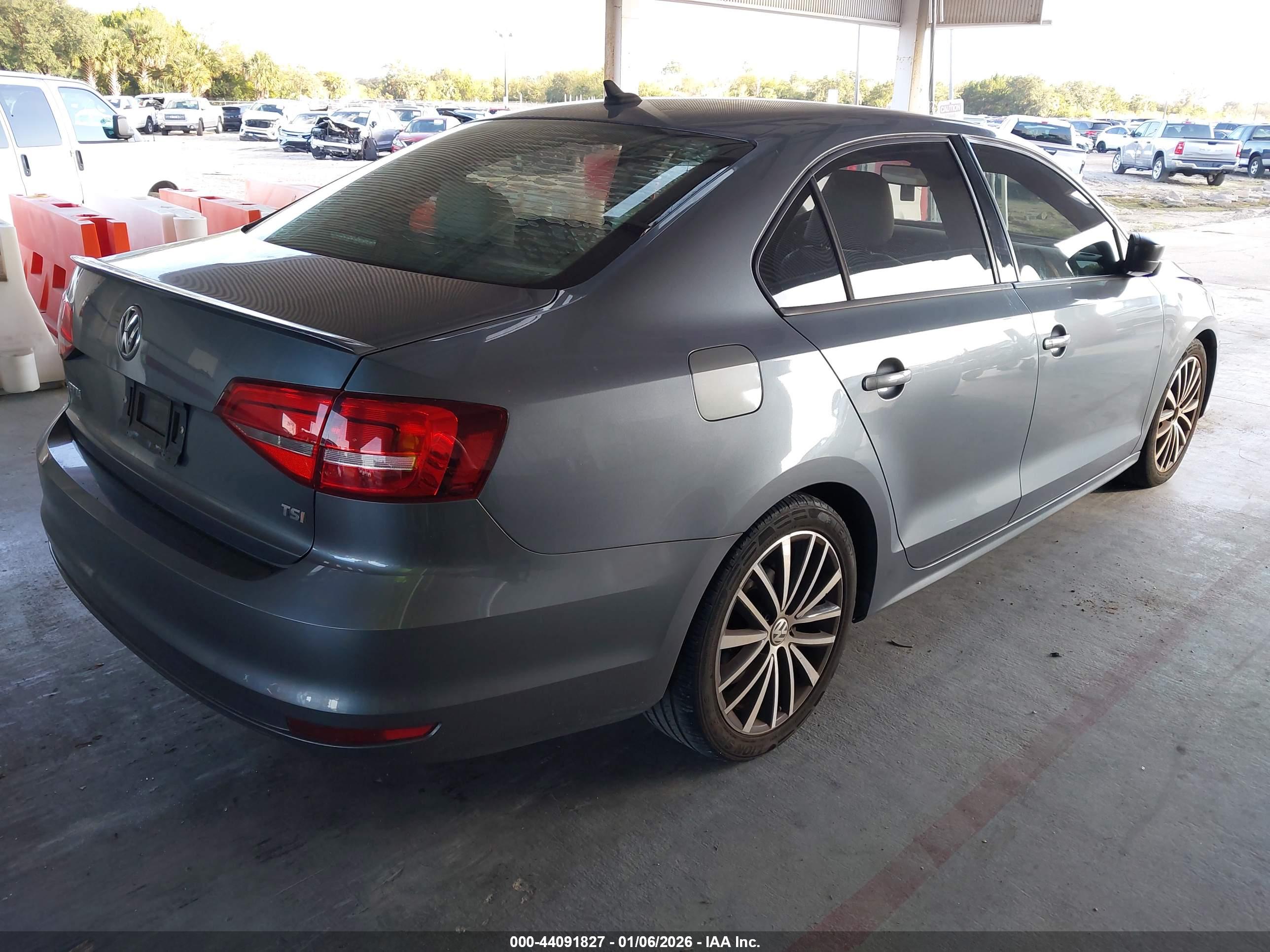 VOLKSWAGEN JETTA image 4