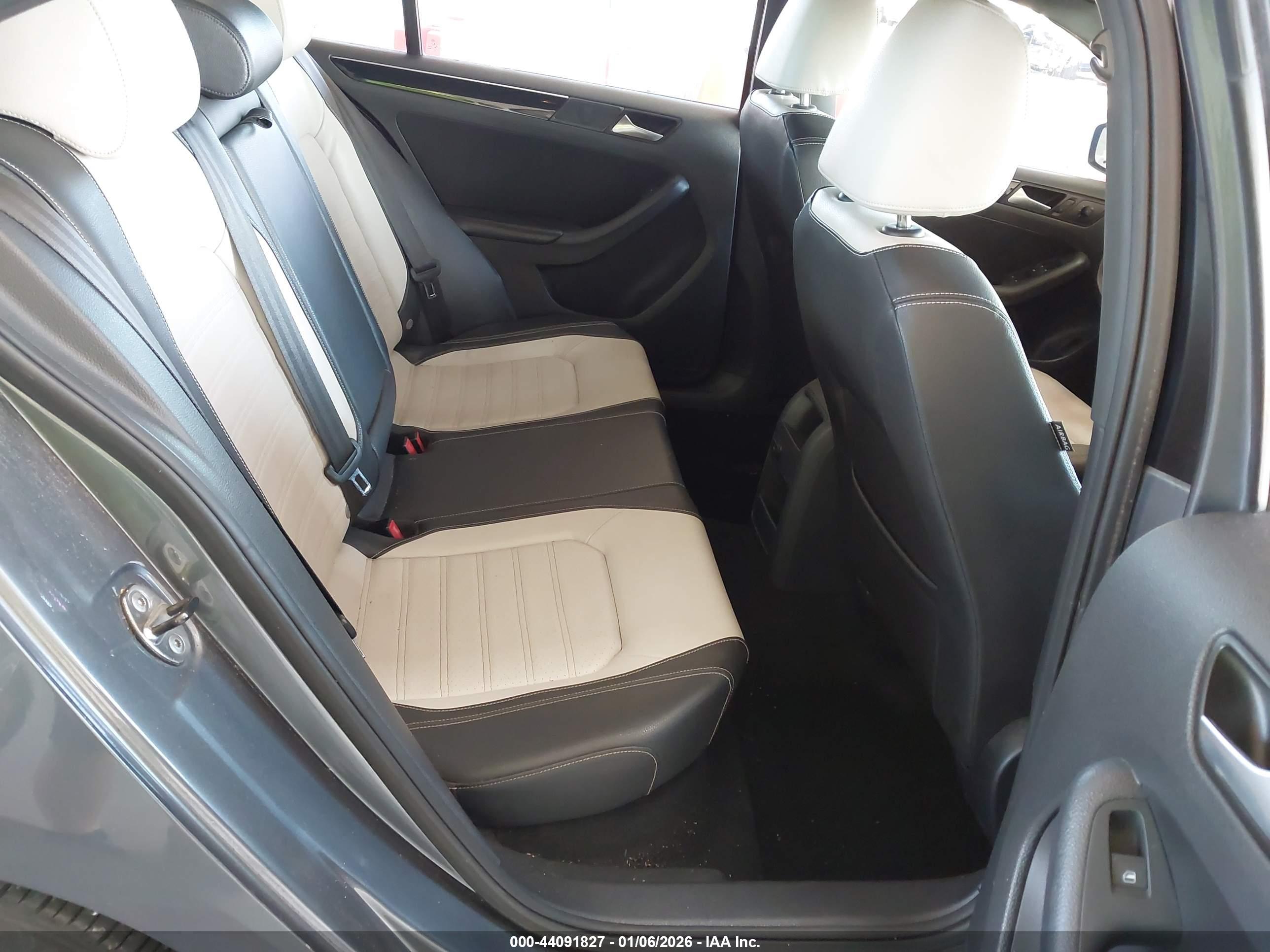 VOLKSWAGEN JETTA image 8