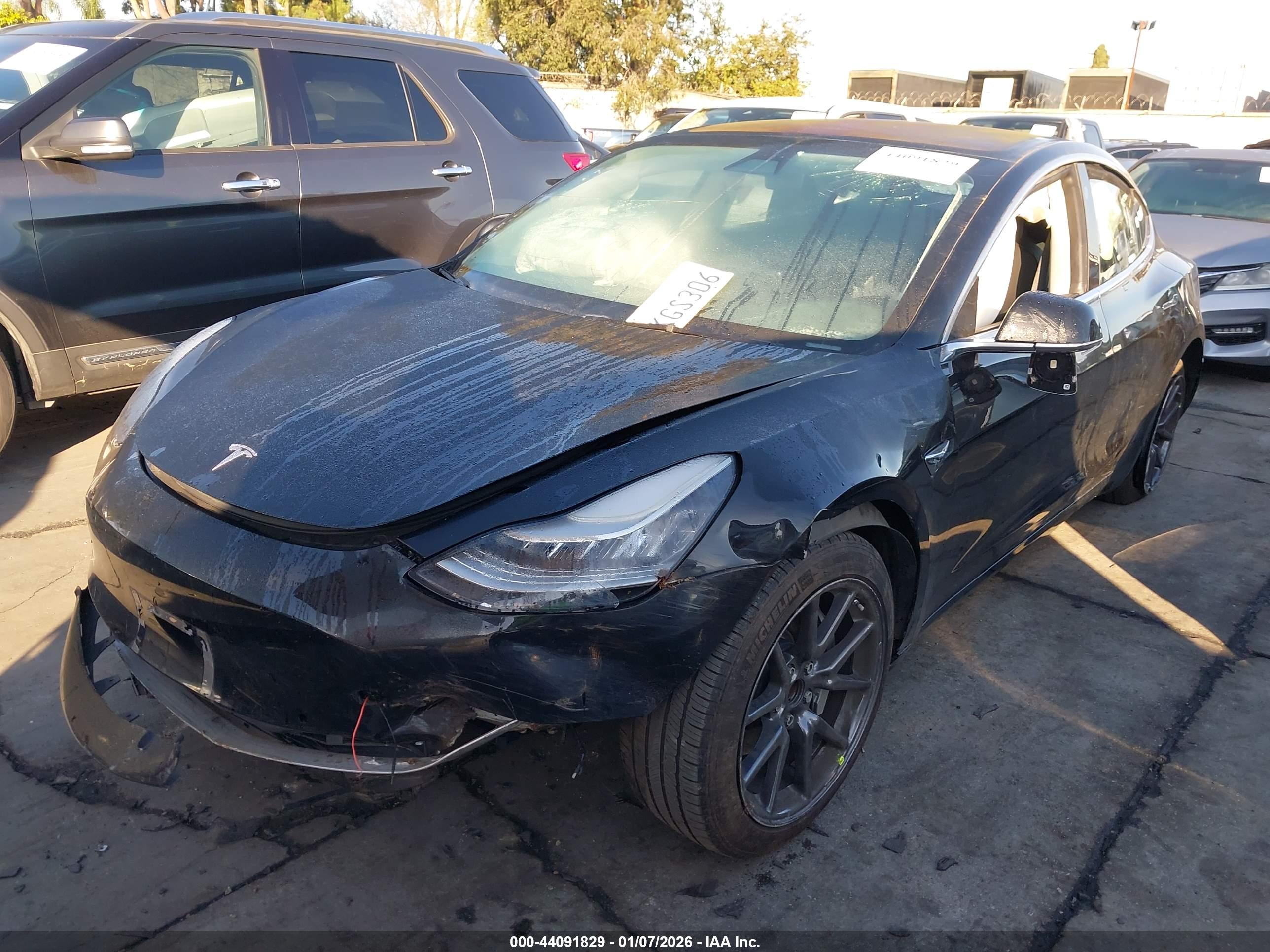 TESLA MODEL image 2