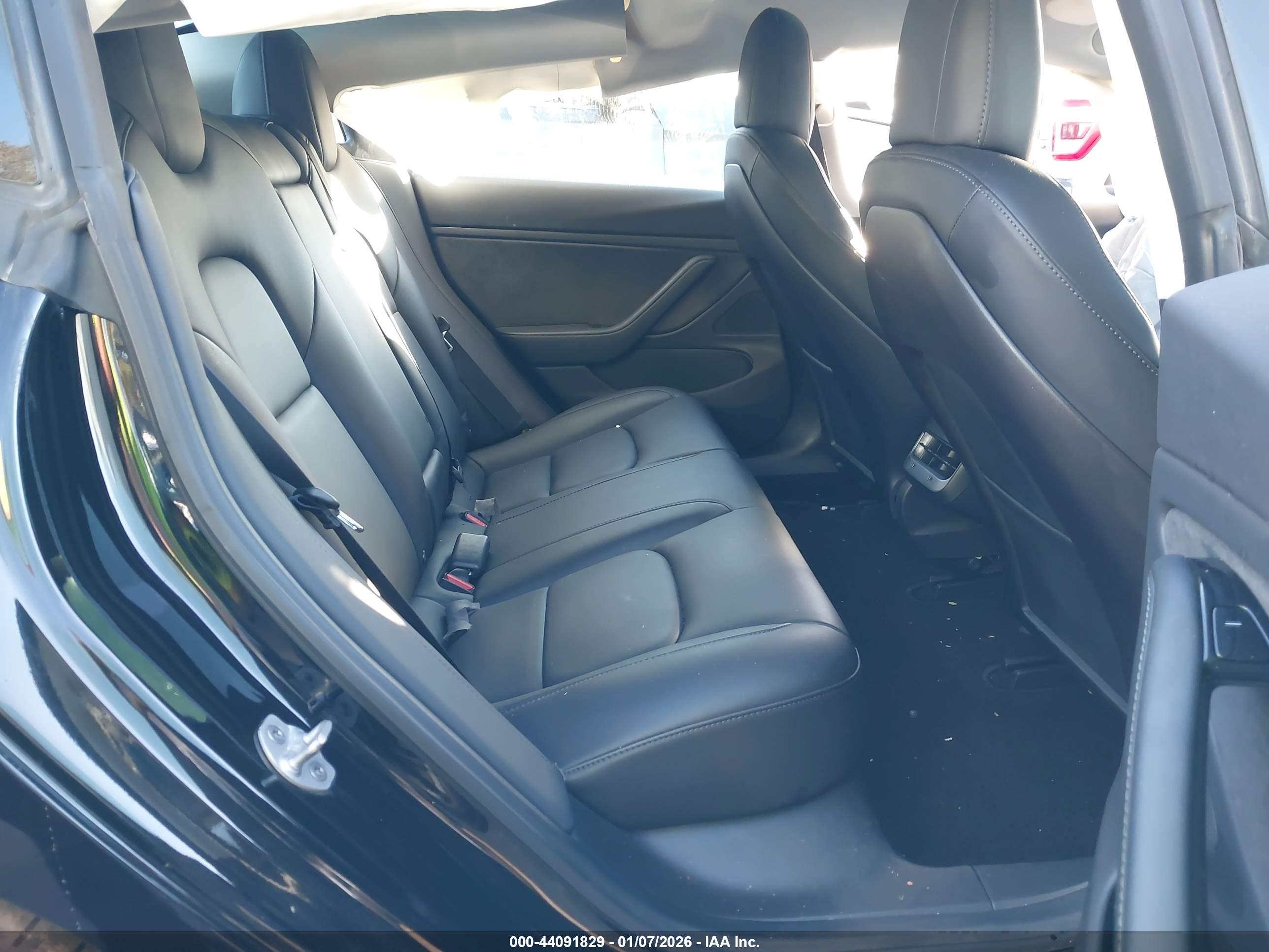 TESLA MODEL image 8