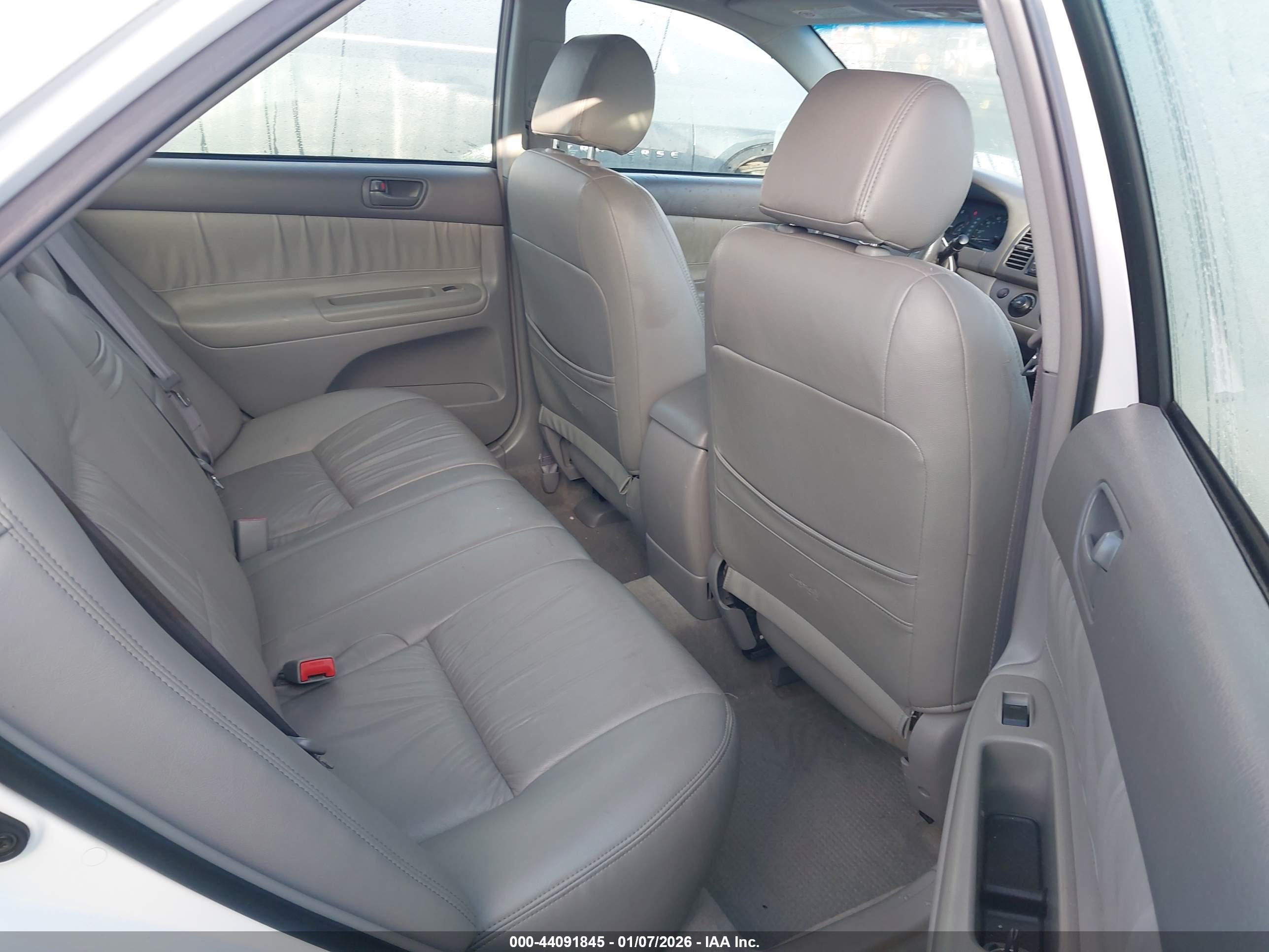 TOYOTA CAMRY image 8
