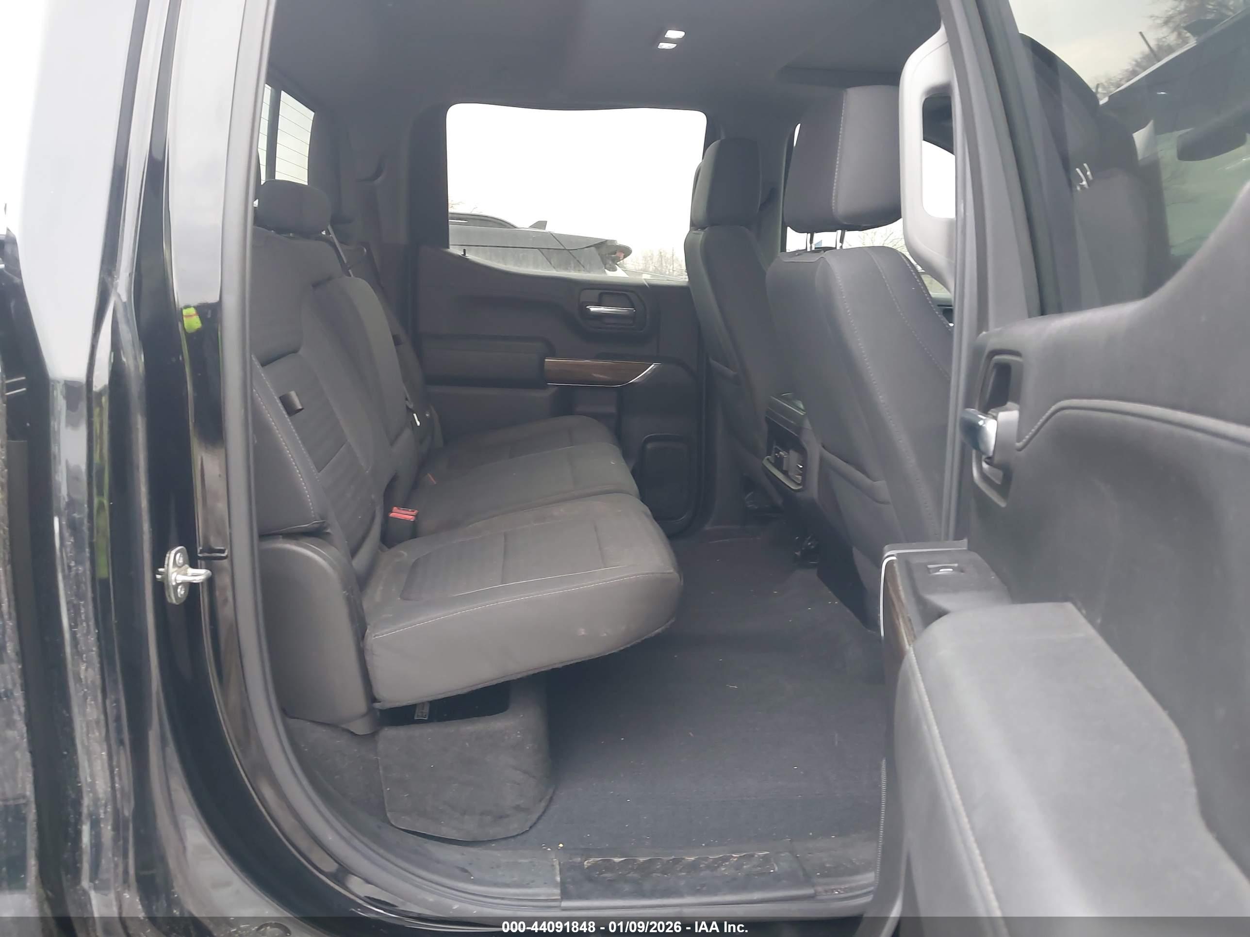 CHEVROLET SILVERADO image 8