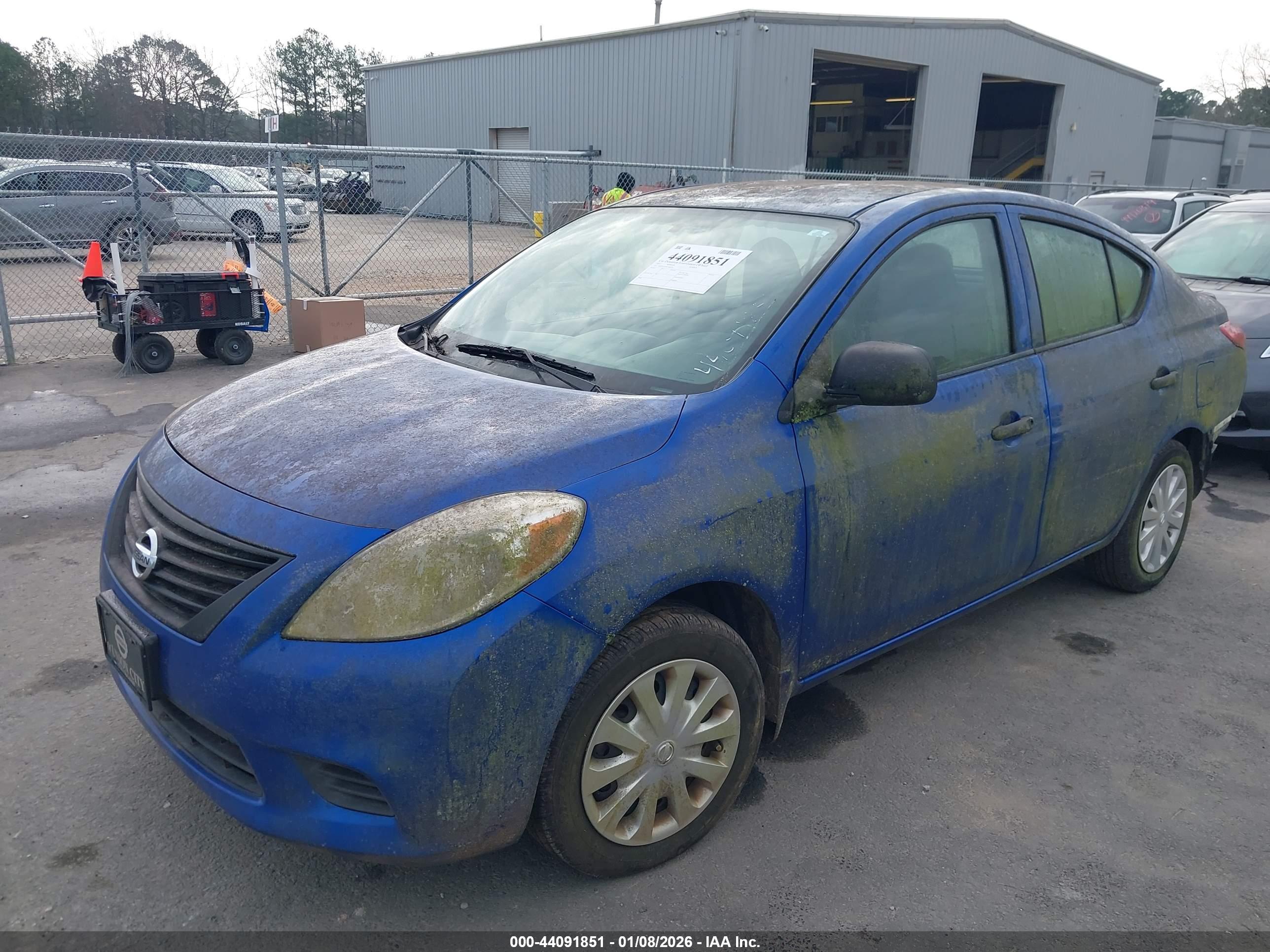 NISSAN VERSA image 2