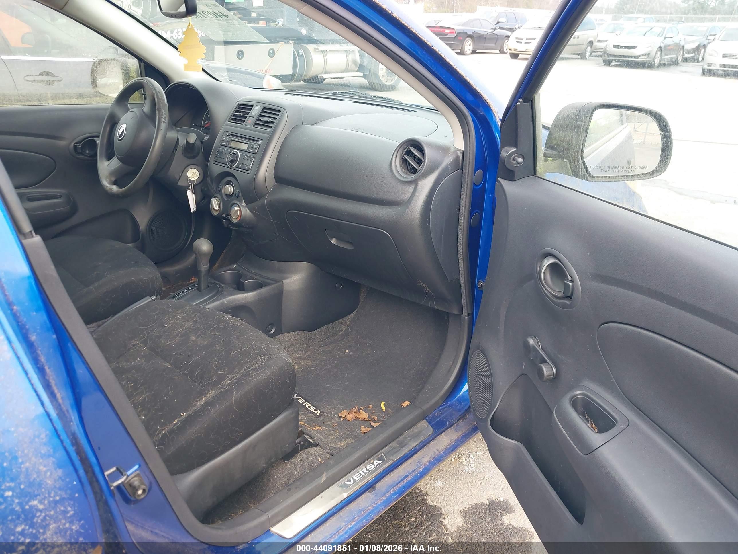 NISSAN VERSA image 5