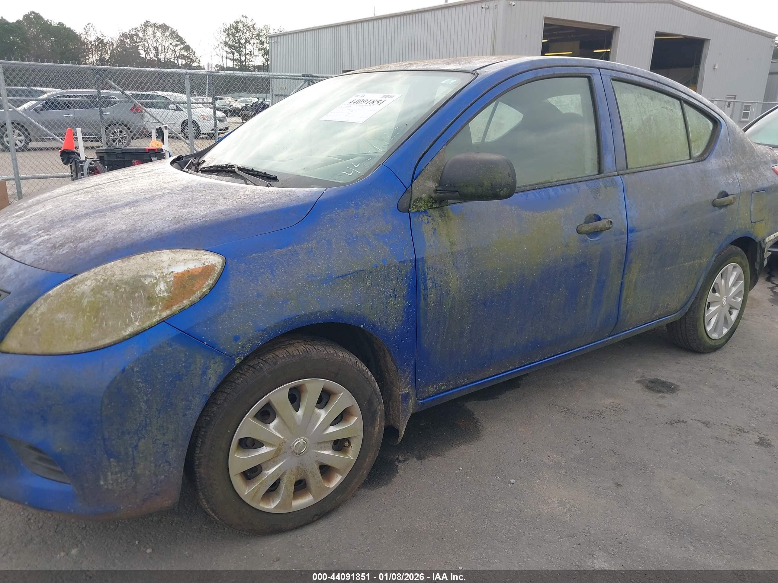 NISSAN VERSA image 6