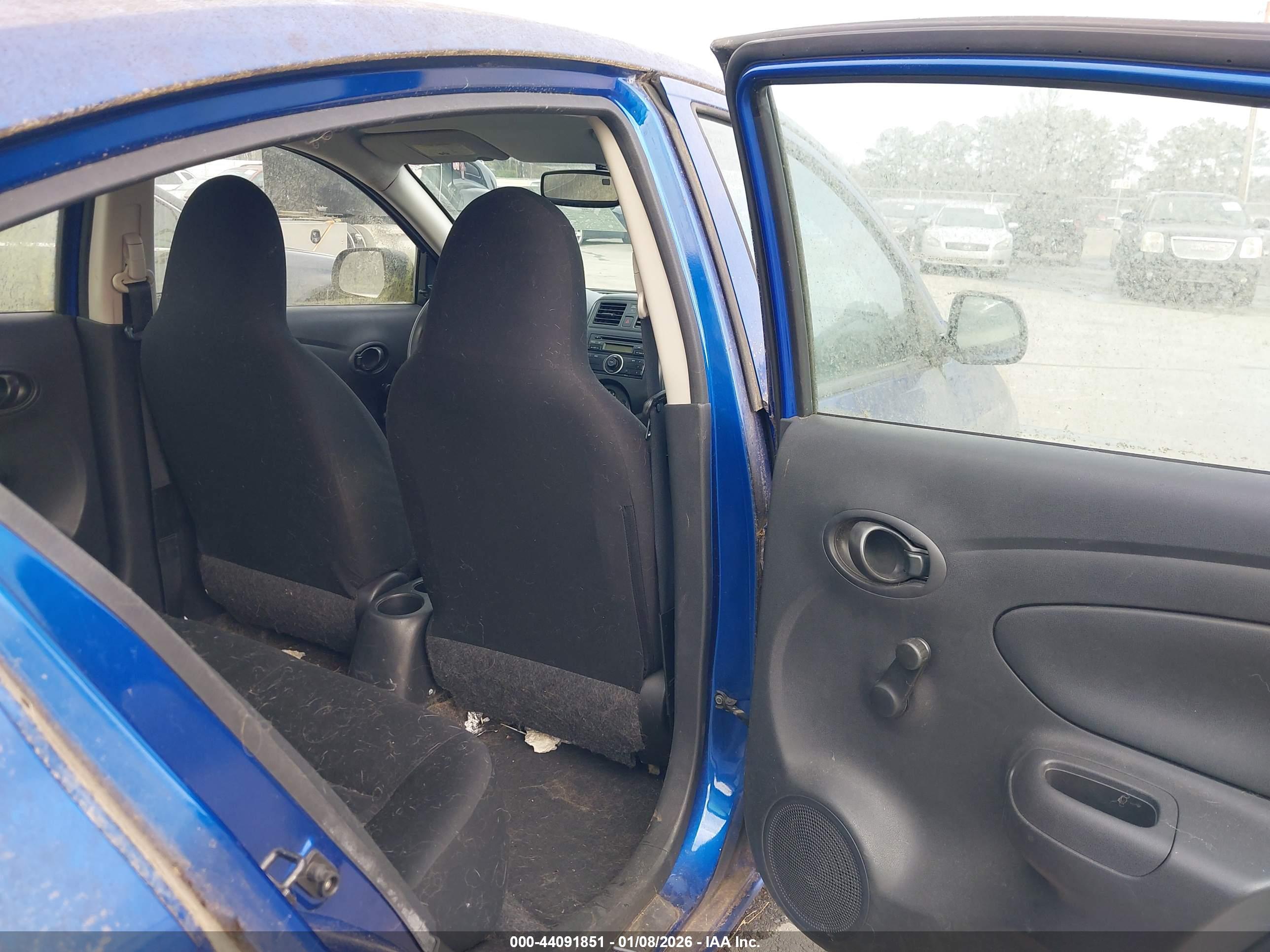 NISSAN VERSA image 8