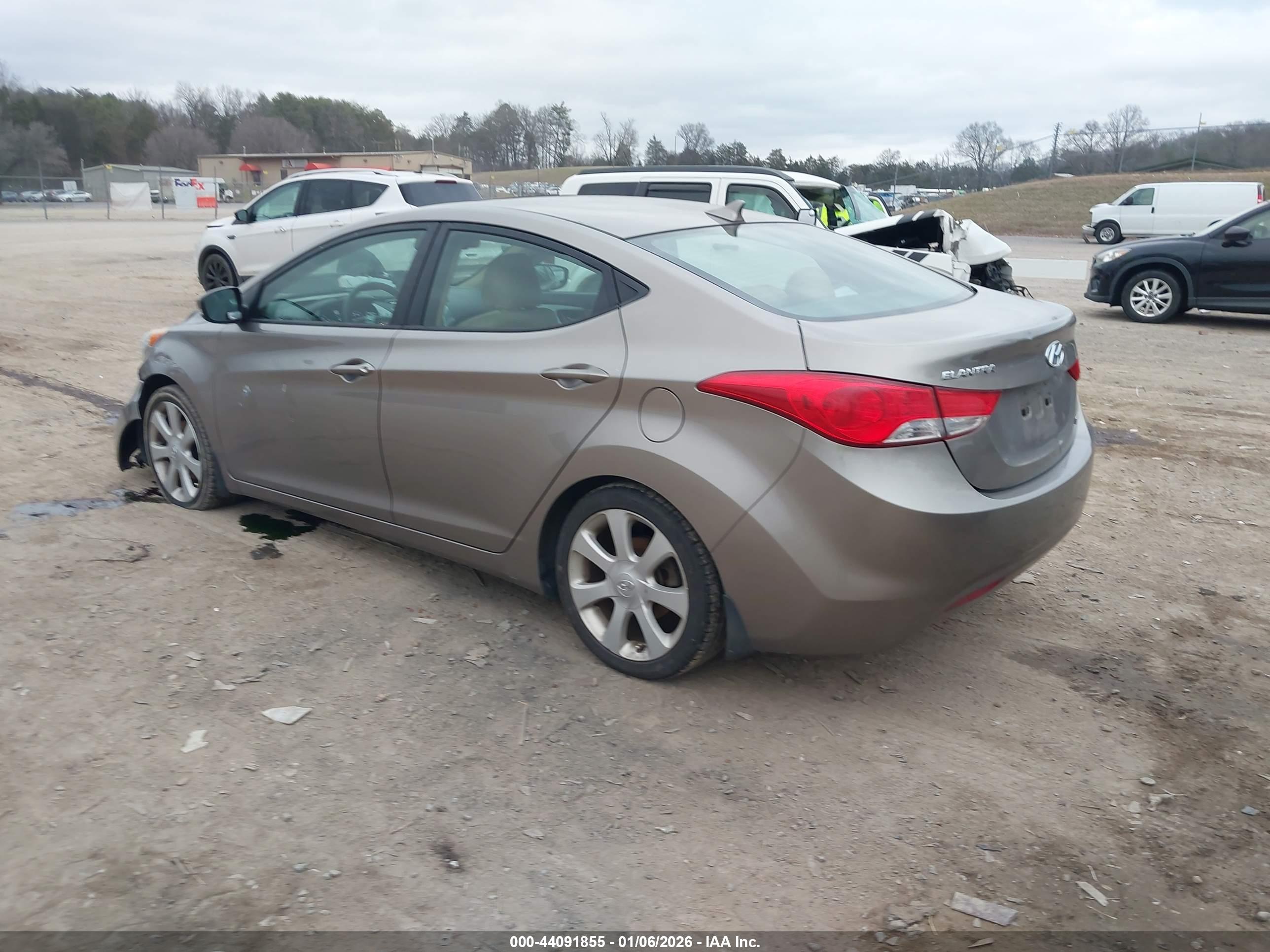 HYUNDAI ELANTRA image 3